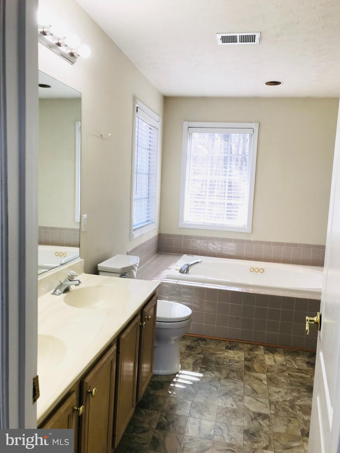 LAKE LAND OR - Residential Lease