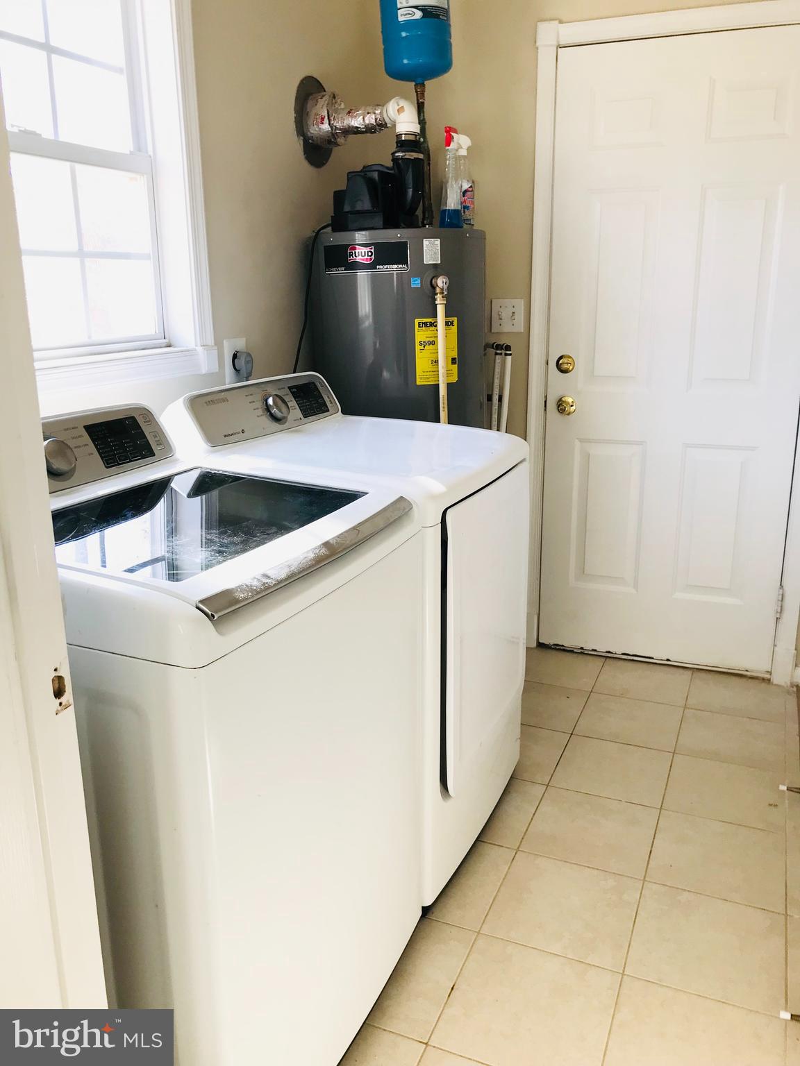 LAKE LAND OR - Residential Lease