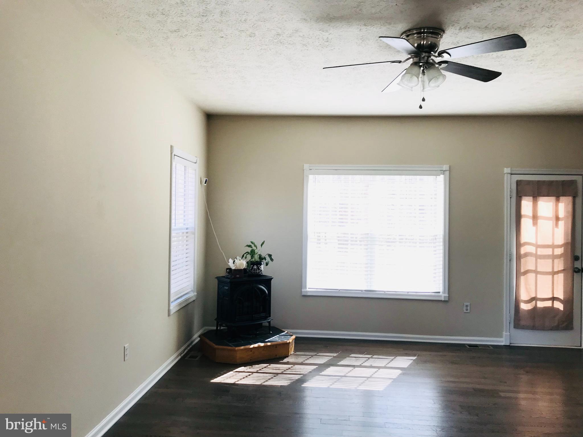 LAKE LAND OR - Residential Lease