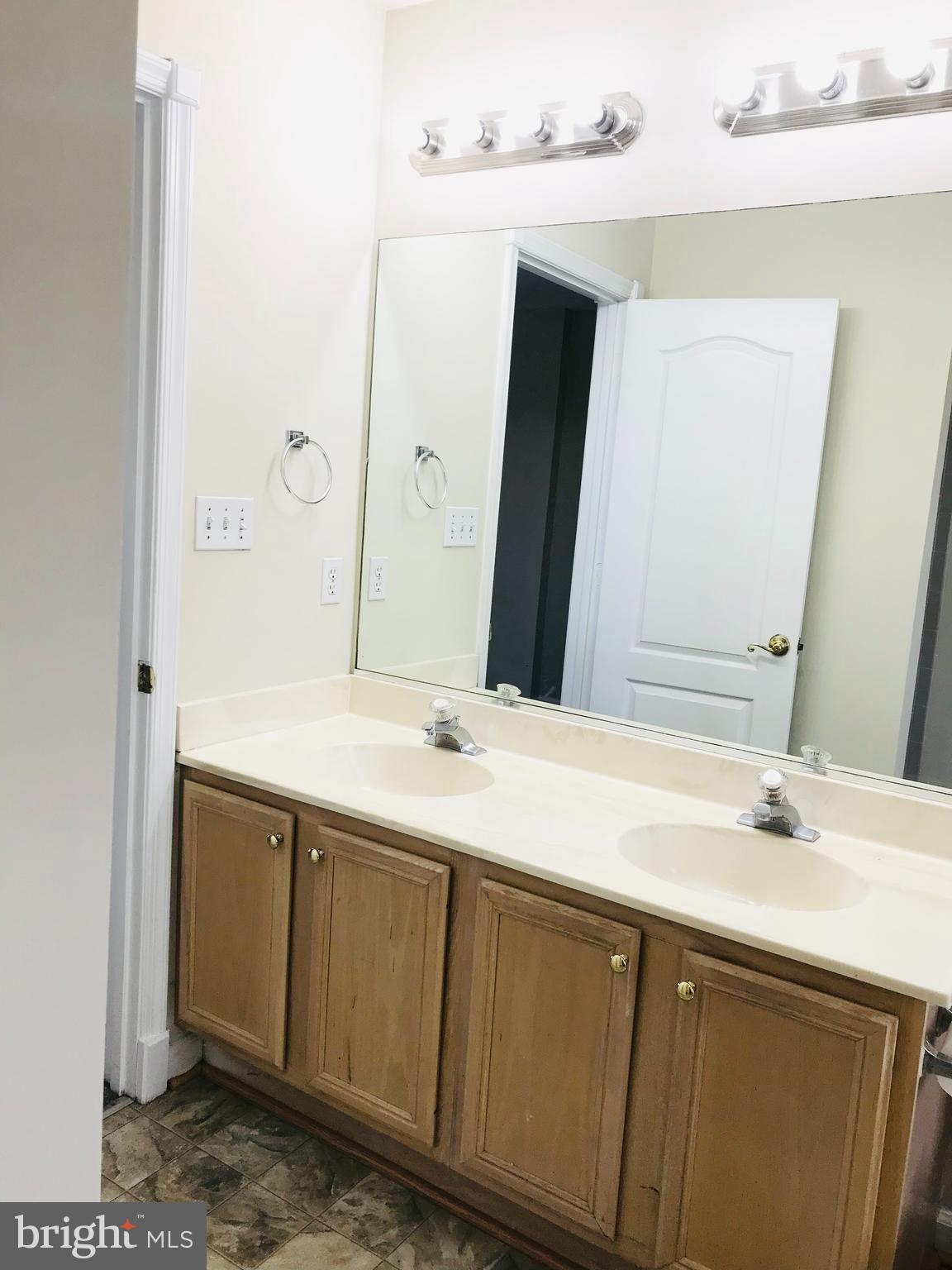 LAKE LAND OR - Residential Lease