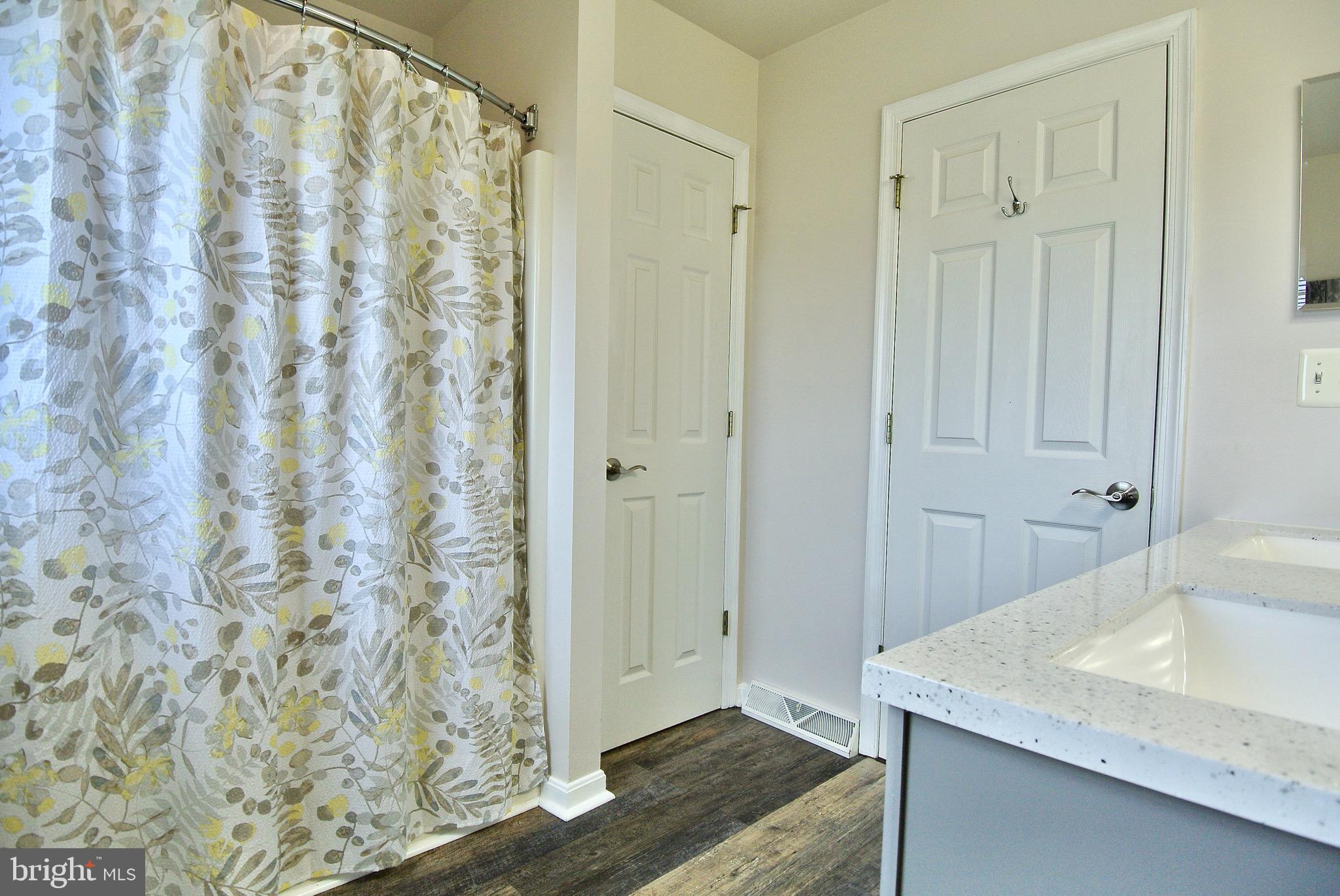 FOREST LAKES - Residential