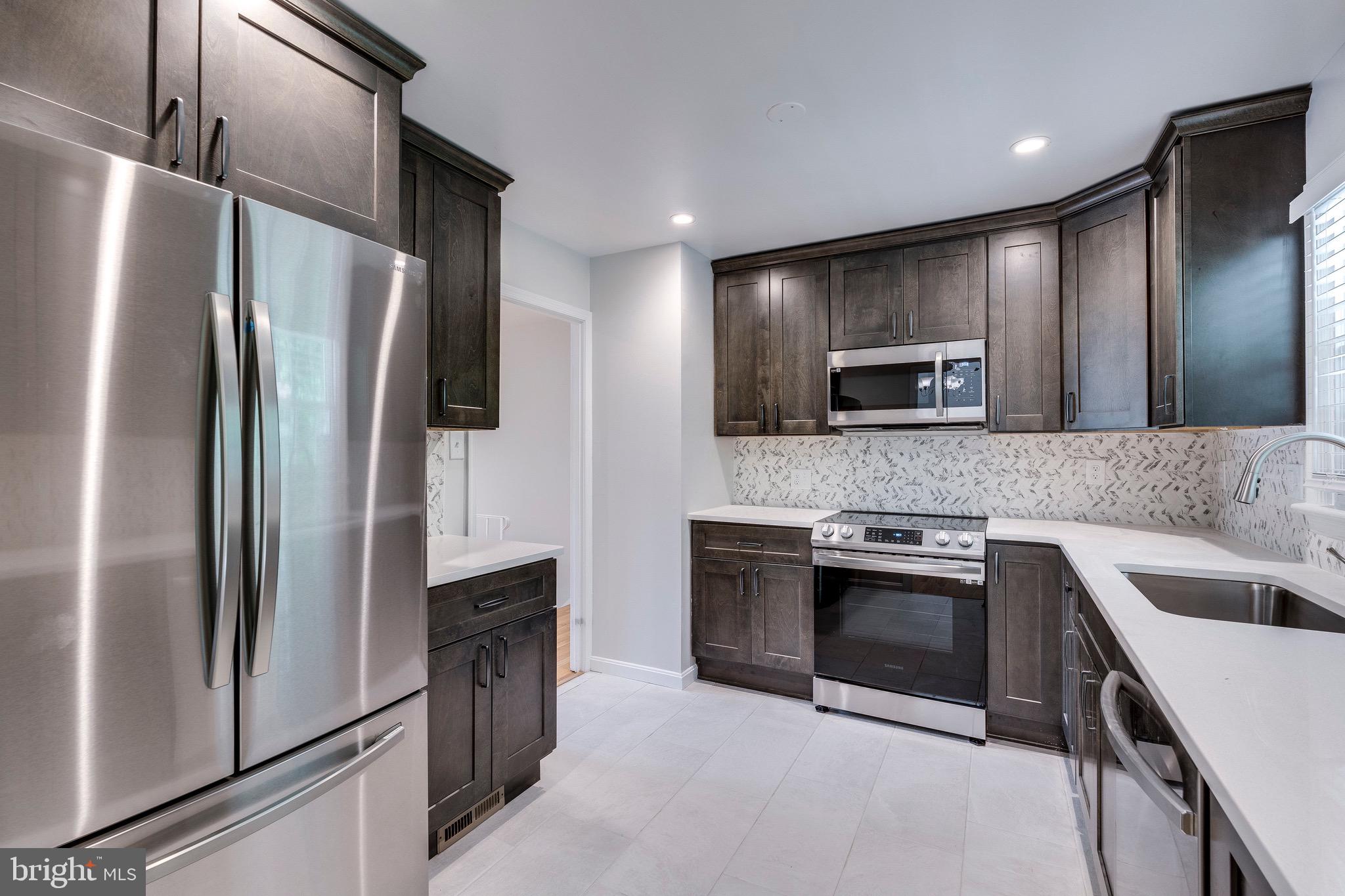 STRATTON WOODS - Residential Lease