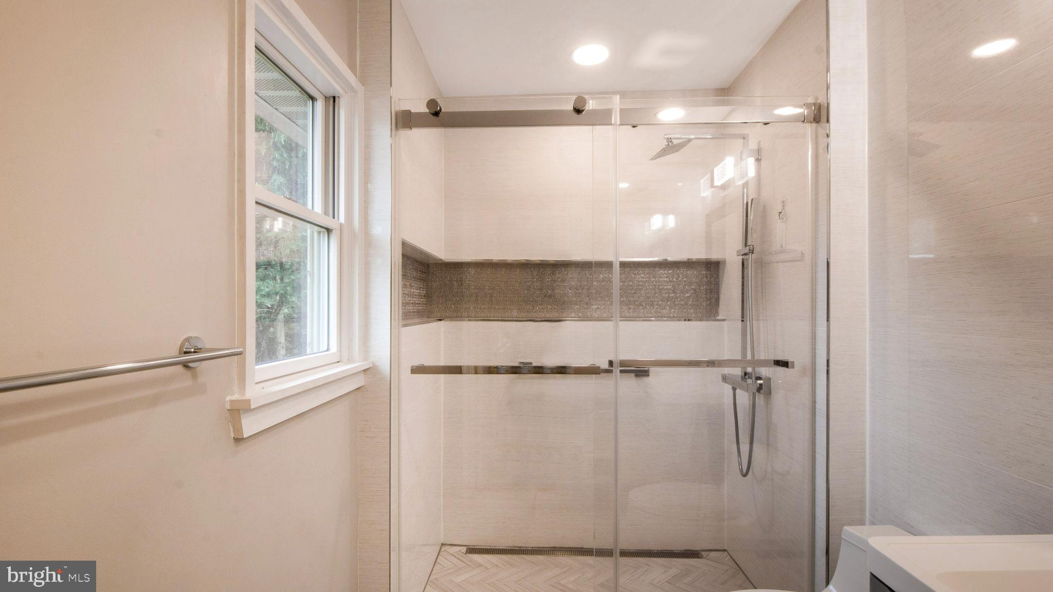 WOODSIDE PARK - Residential Lease