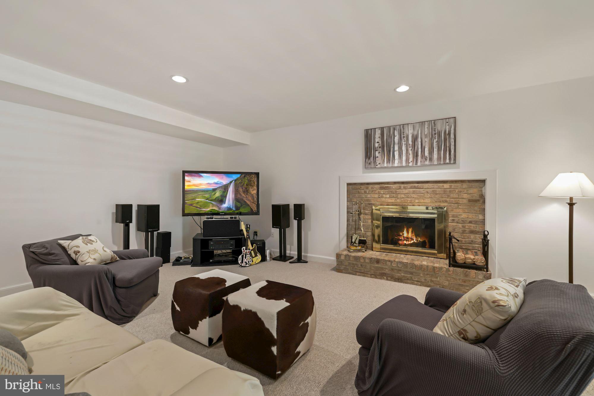 POTOMAC OUTSIDE - Residential