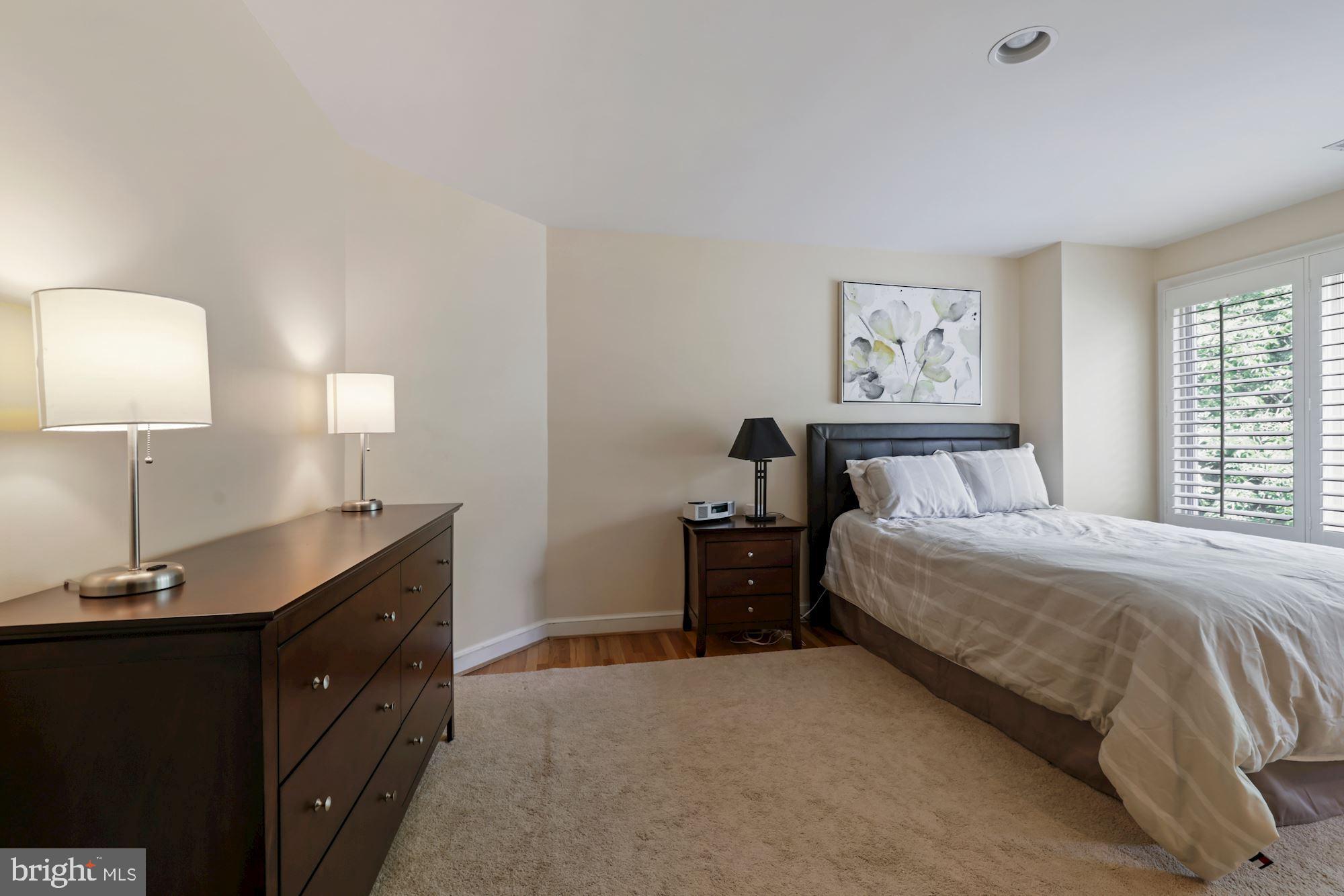 POTOMAC OUTSIDE - Residential