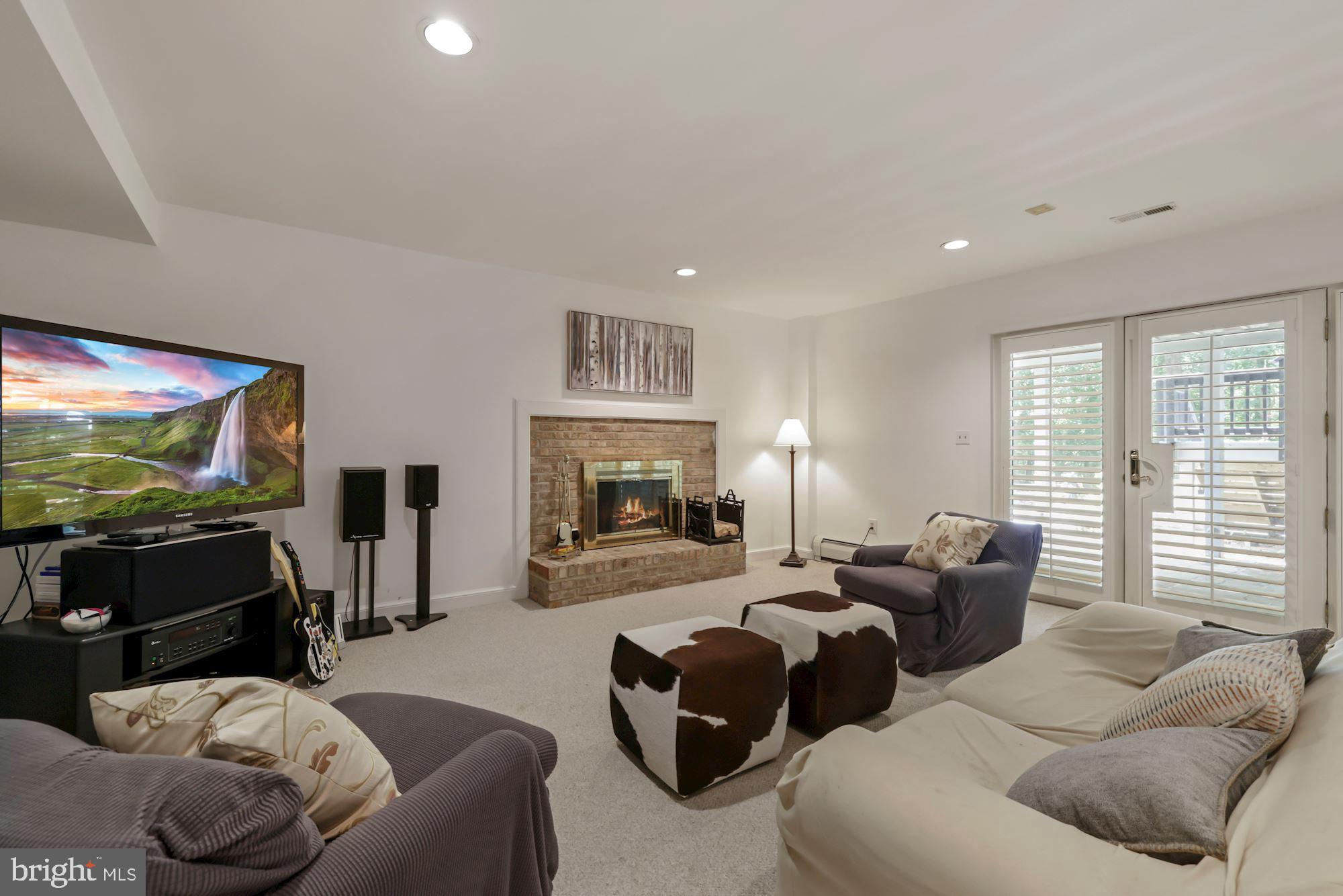 POTOMAC OUTSIDE - Residential