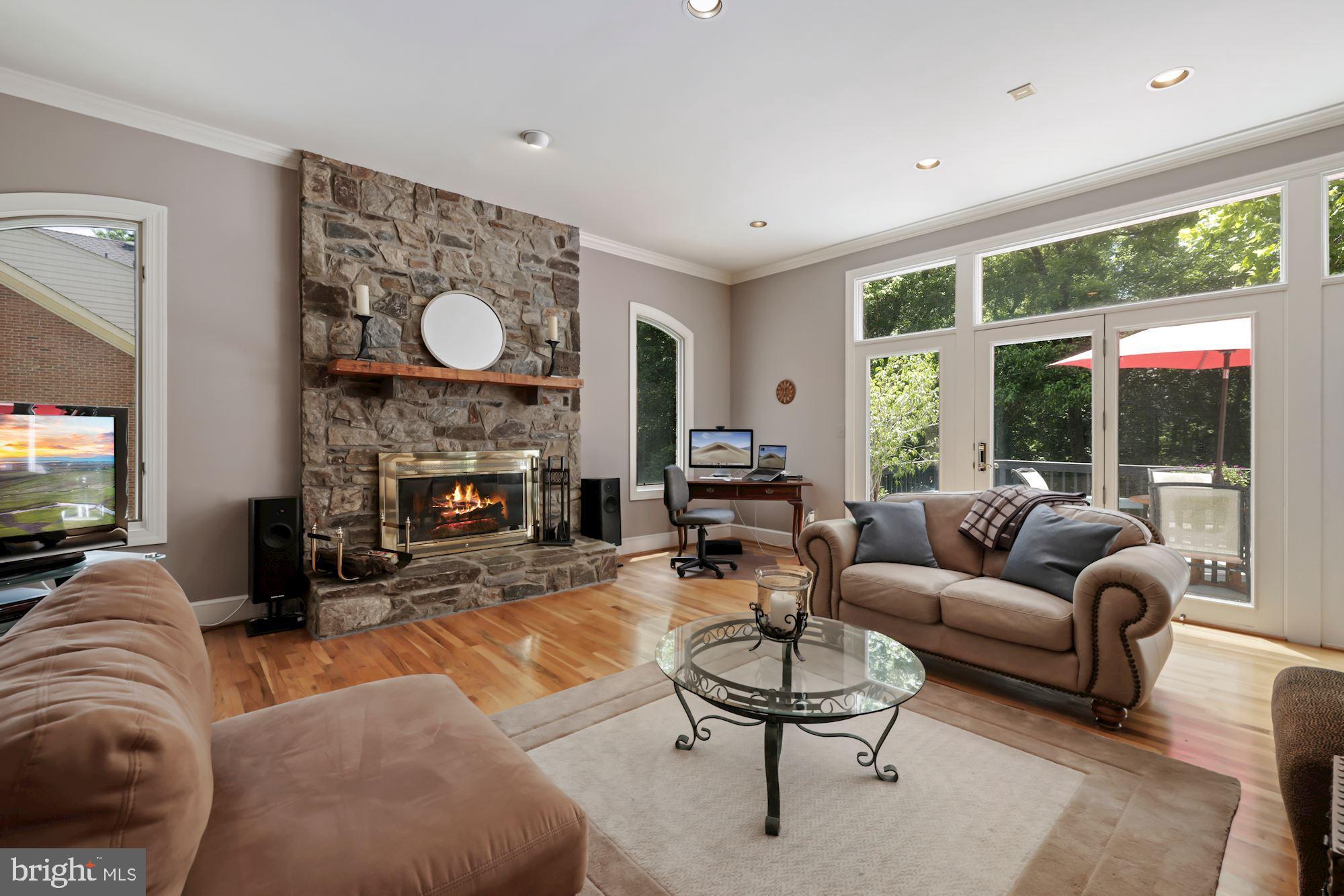 POTOMAC OUTSIDE - Residential