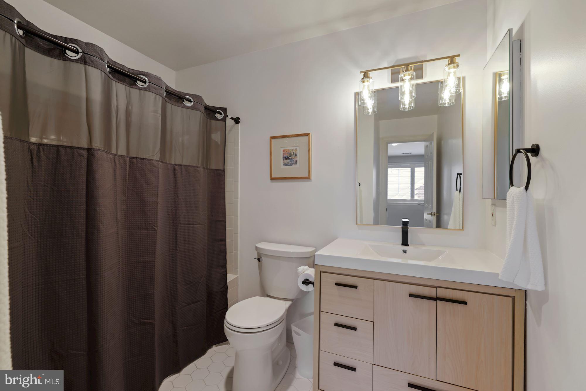 POTOMAC OUTSIDE - Residential