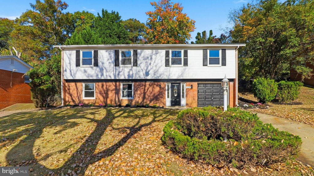 Photo of 6118 Hellen Lee Drive, CLINTON, MD 20735 (MLS # MDPG2181084)