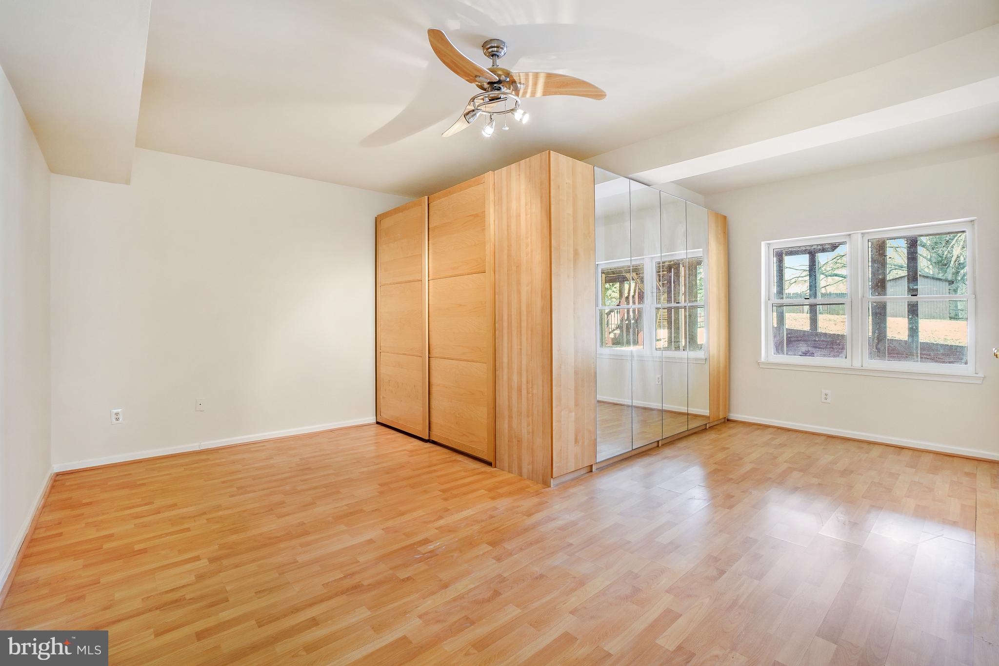 WASHINGTONIAN WOODS - Residential