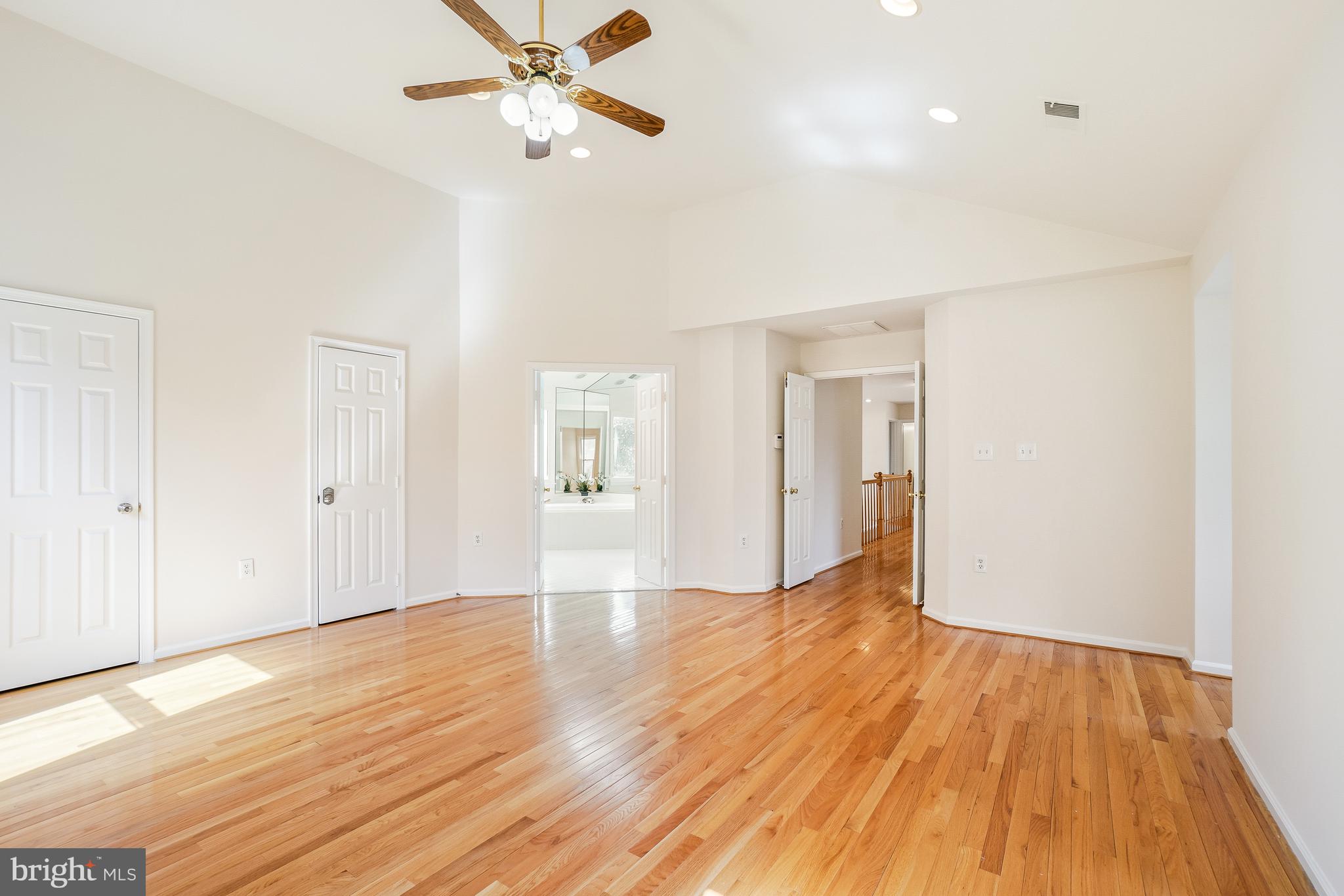 WASHINGTONIAN WOODS - Residential