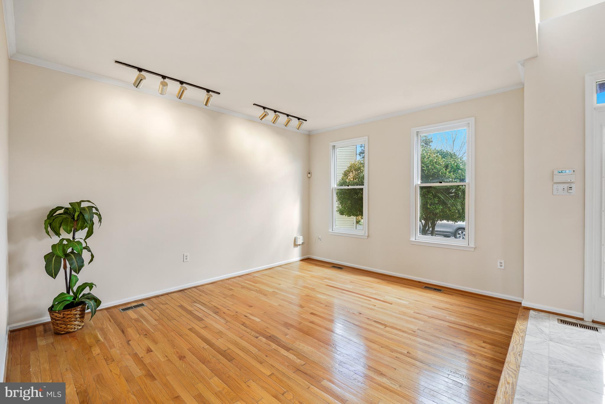 WASHINGTONIAN WOODS - Residential