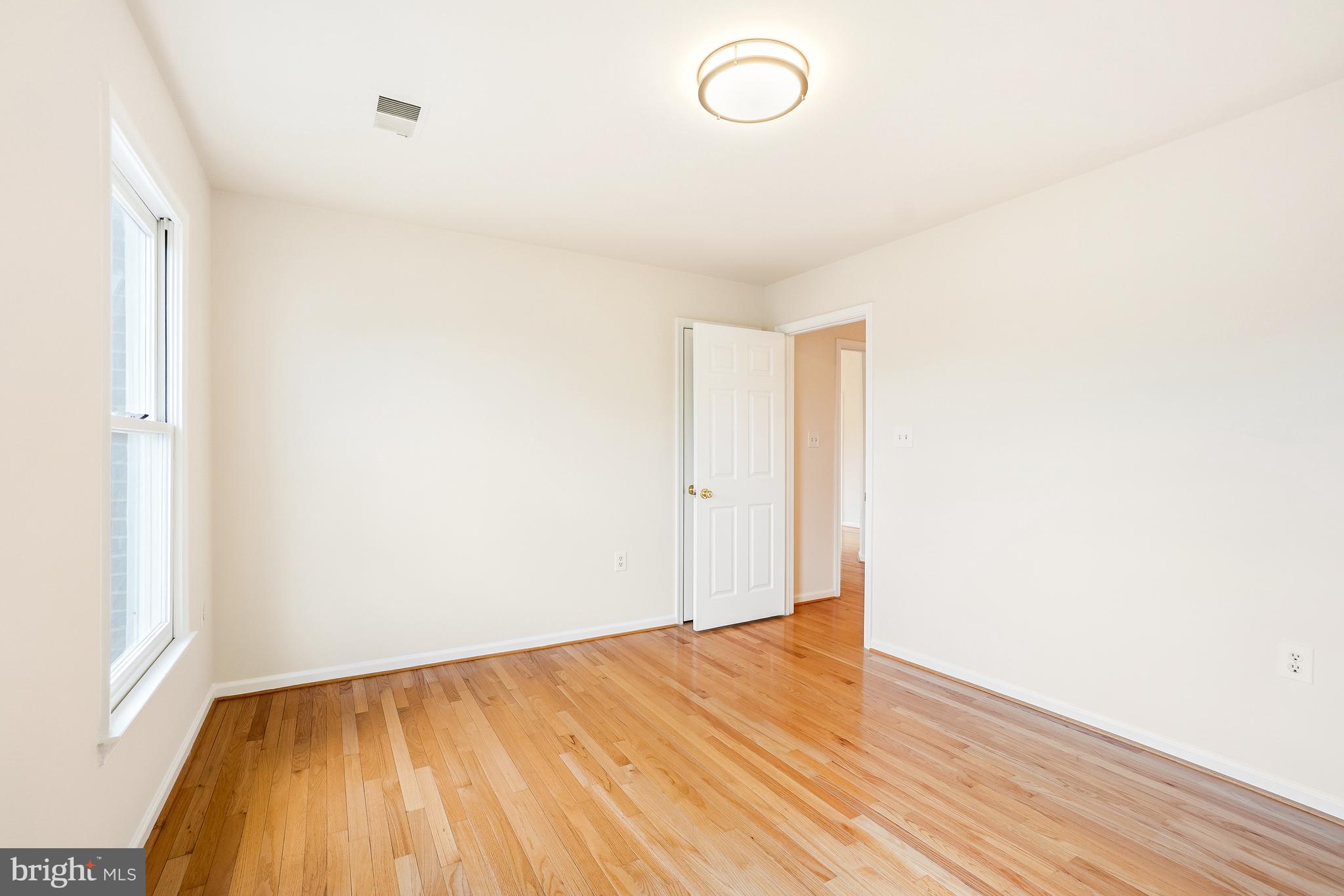 WASHINGTONIAN WOODS - Residential