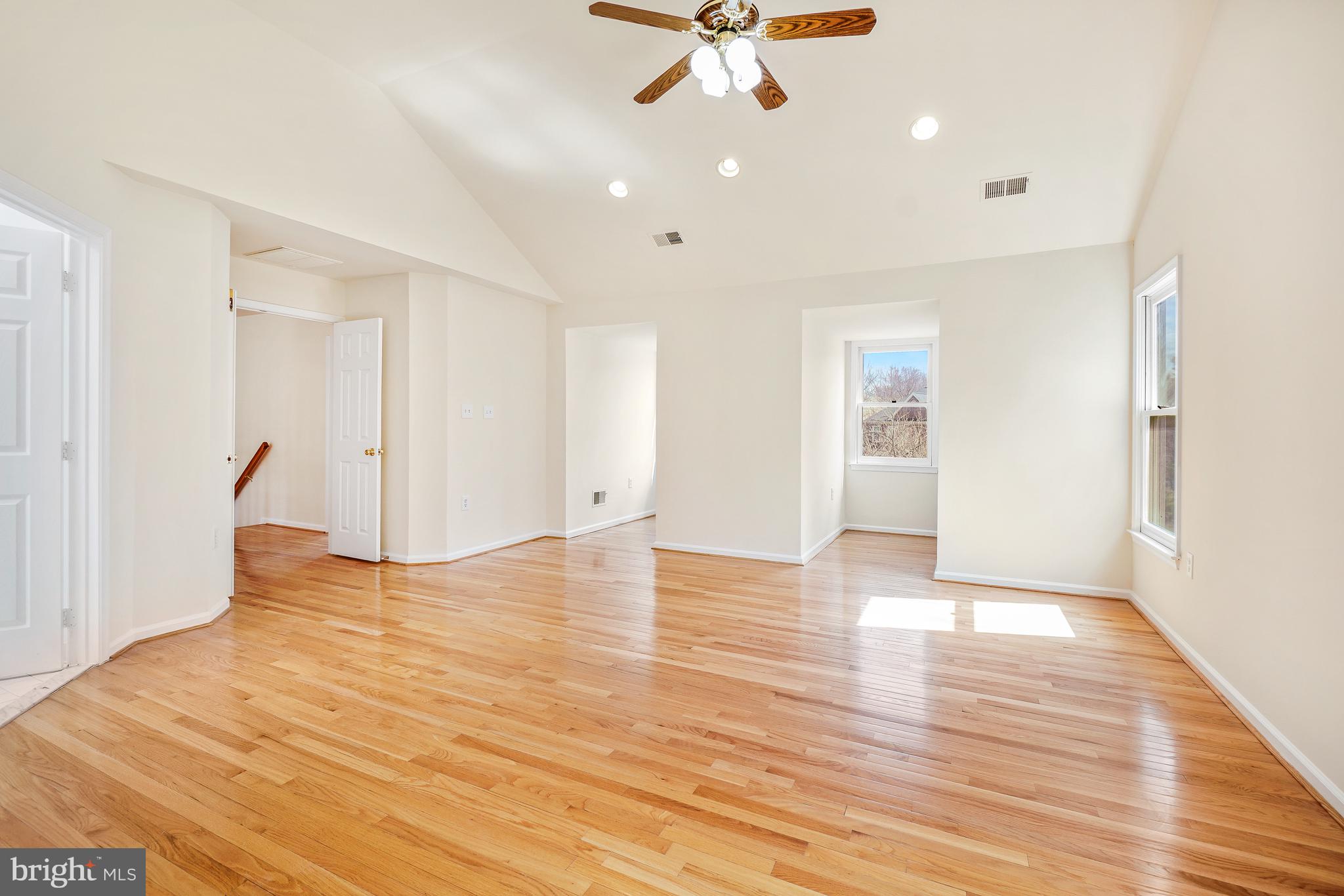 WASHINGTONIAN WOODS - Residential