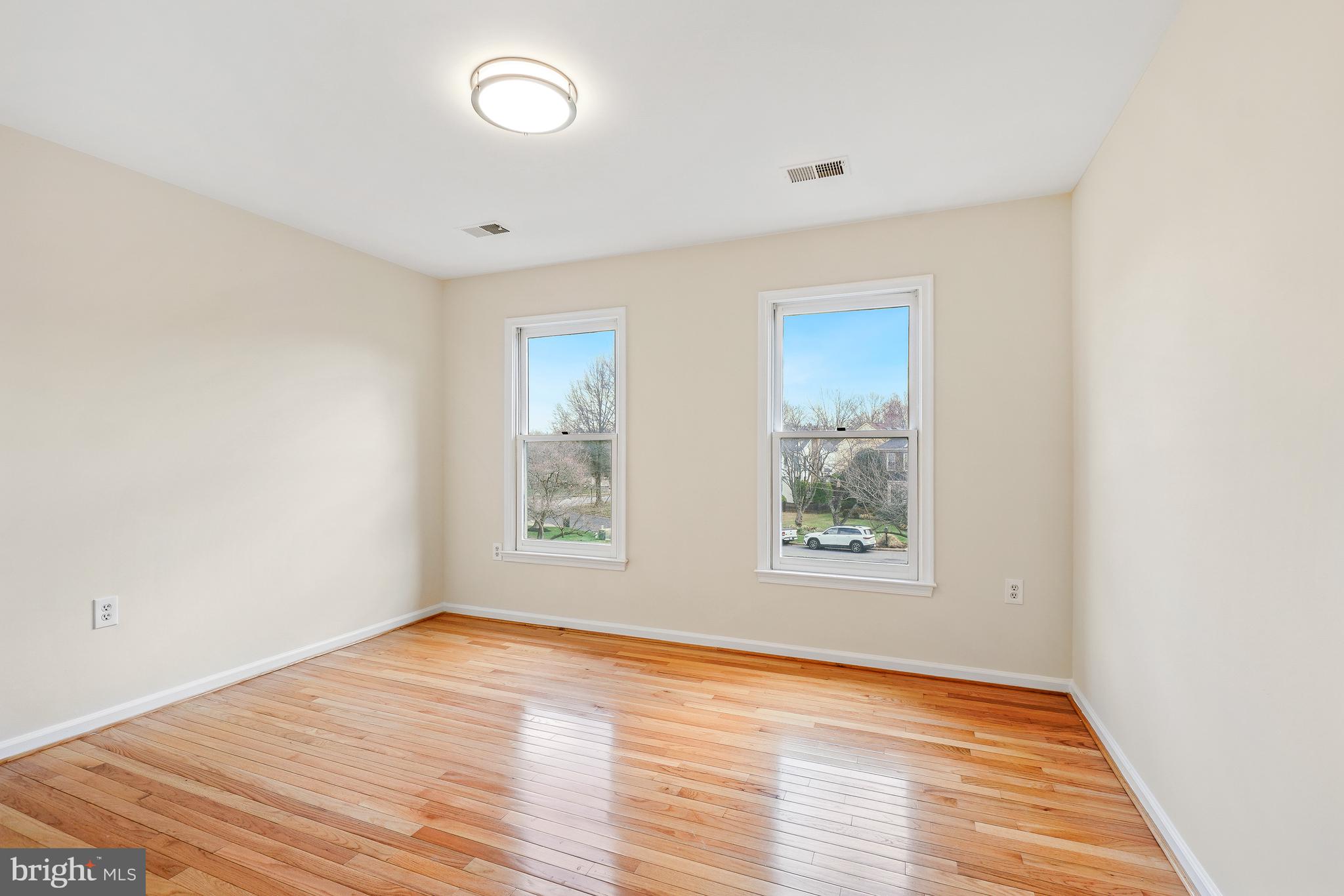 WASHINGTONIAN WOODS - Residential