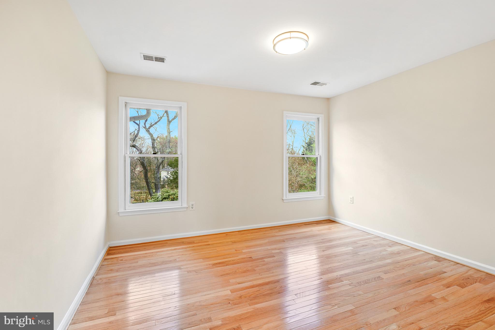 WASHINGTONIAN WOODS - Residential