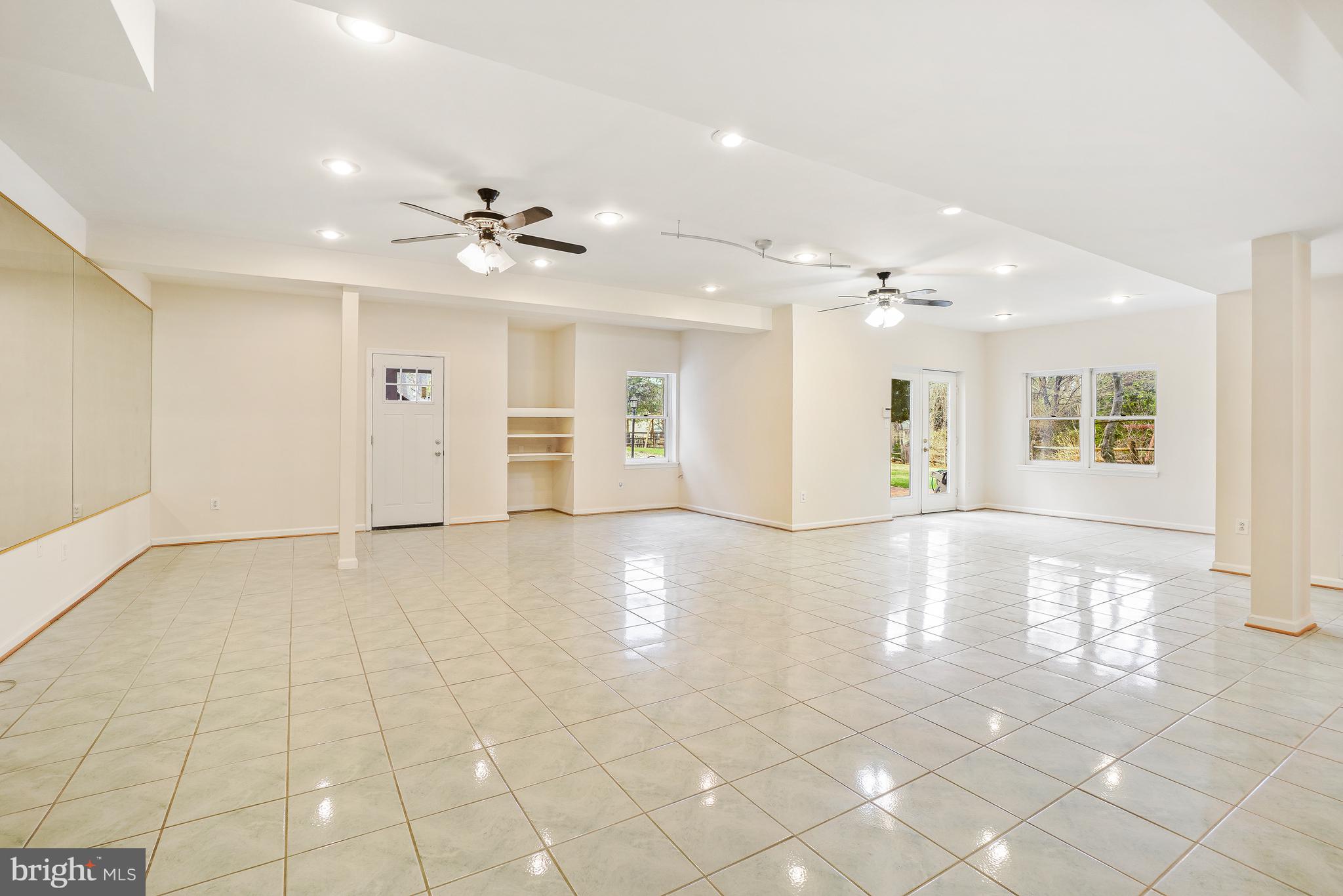 WASHINGTONIAN WOODS - Residential