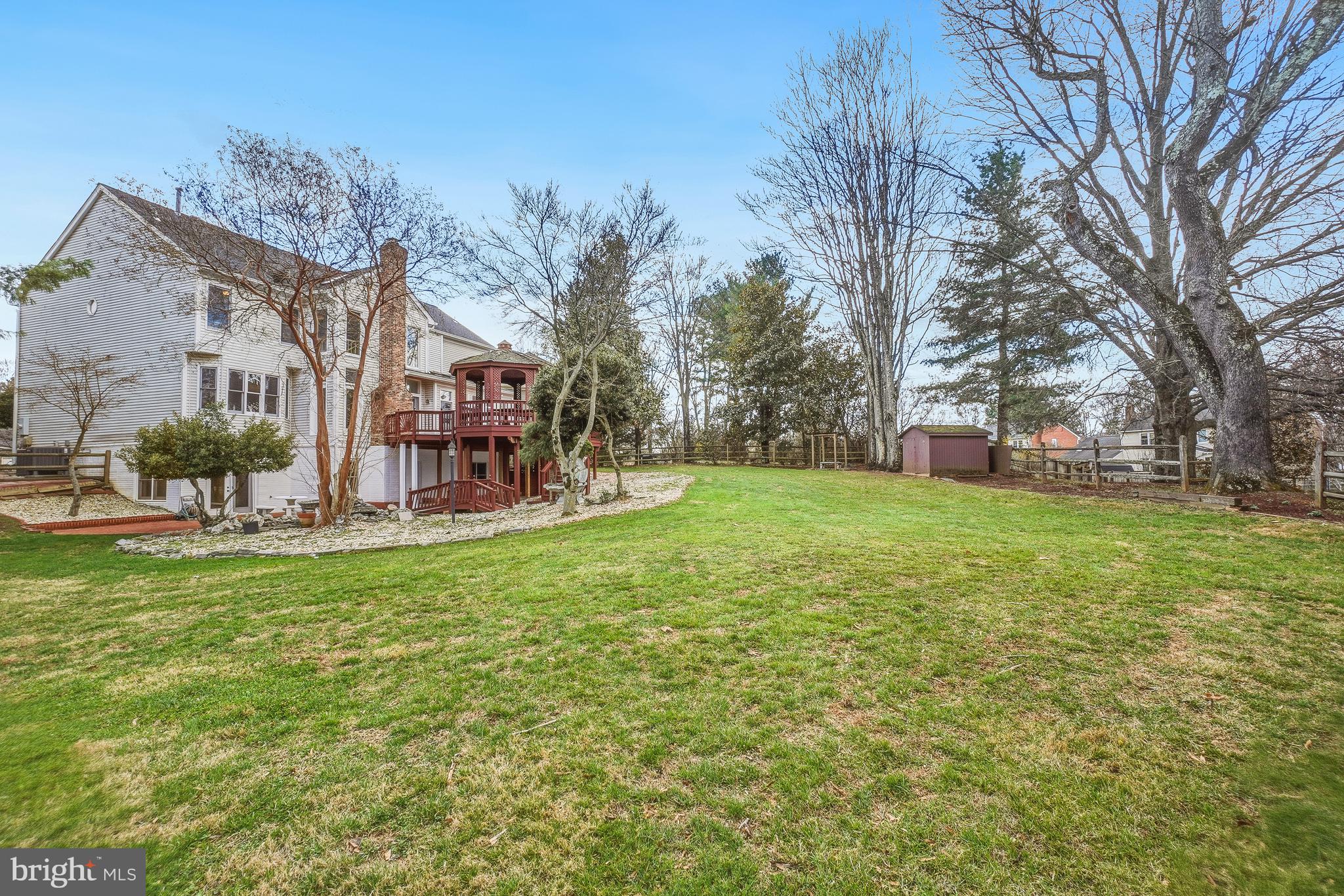 WASHINGTONIAN WOODS - Residential