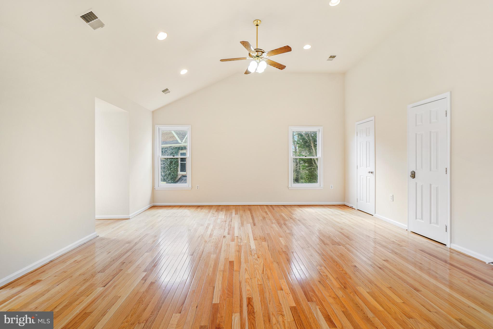 WASHINGTONIAN WOODS - Residential