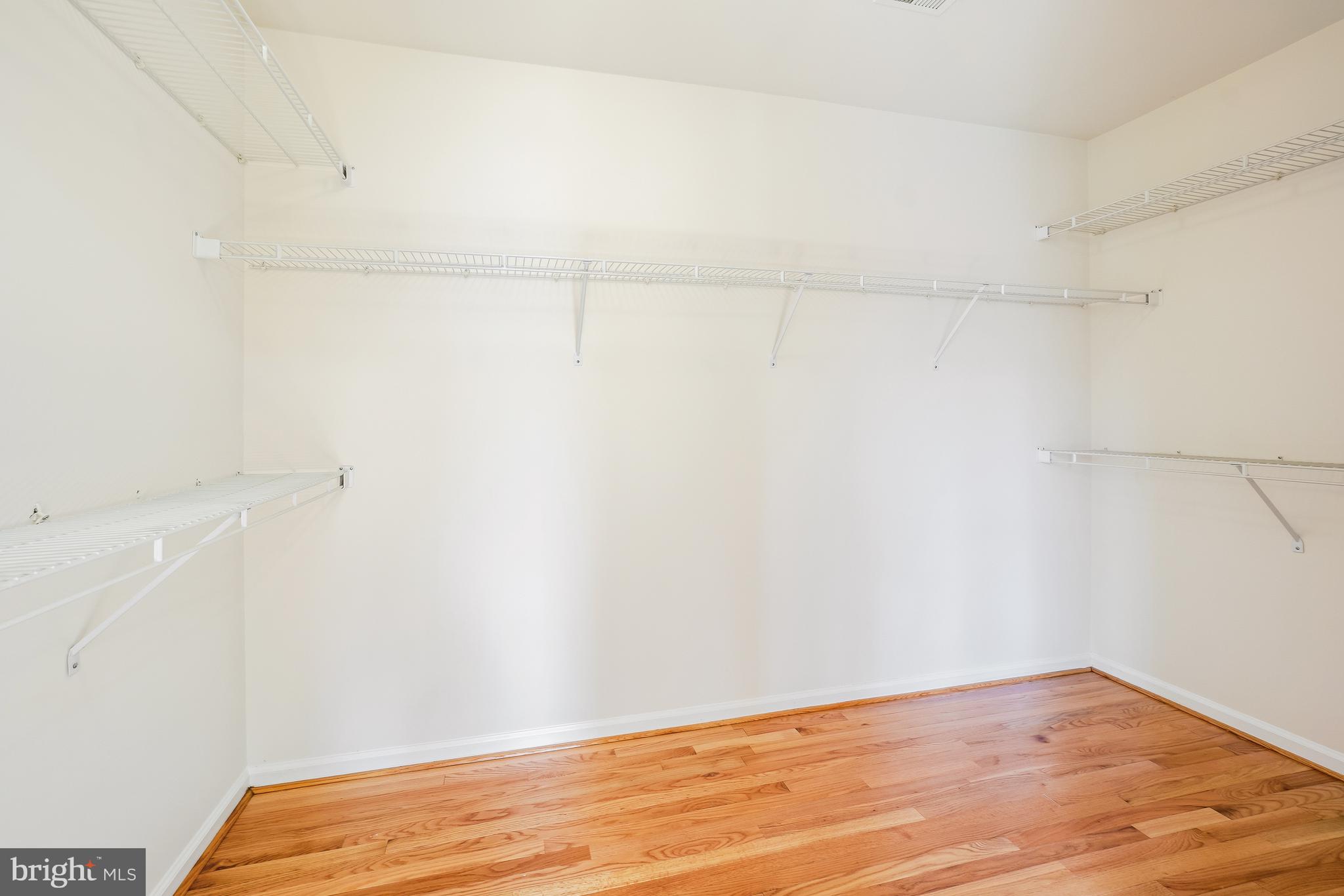 WASHINGTONIAN WOODS - Residential