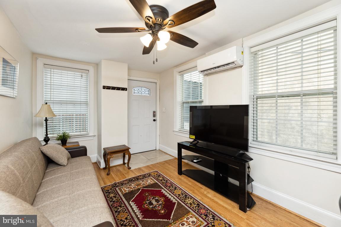 CAPITOL HILL - Residential Lease