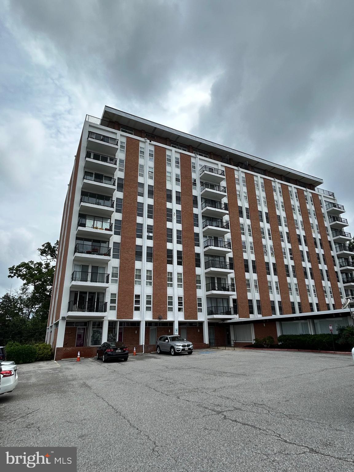 Welcome to this beautiful 2-bedroom, 2-bathroom condo offering comfort, convenience, and style. Located just 2 miles from I-695, this bright and spacious unit features an open-concept living and dining area with large windows that fill the space with natural light.
The primary bedroom includes a generous walk-in closet and a private en-suite bathroom. The second bedroom is perfect for guests, a home office, or a roommate setup, with easy access to the second full bathroom.
Additional highlights include, central heating and cooling, a private balcony, and reserved parking. The building offers secure entry, concierge desk, and public meeting rooms. Go check it out today before it's gone!
**SOLD STRICTLY AS-IS. CONVENTIONAL LOAN, CASH OR HARD MONEY ONLY**. SELLERS STRONGLY RECOMMEND USING NEW WORLD TITLE OR ONE OF THE TITLE COMPANIES LISTED IN THE SELLER ADDENDUM.