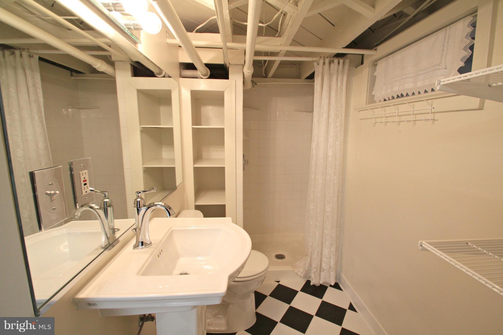 ROSEMONT - Residential Lease