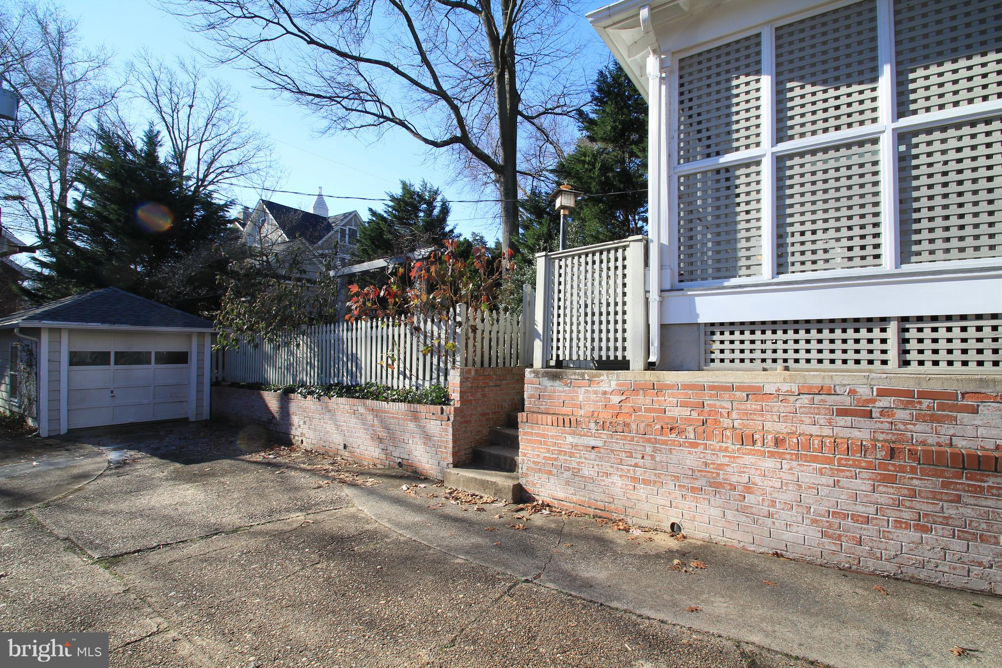 ROSEMONT - Residential Lease