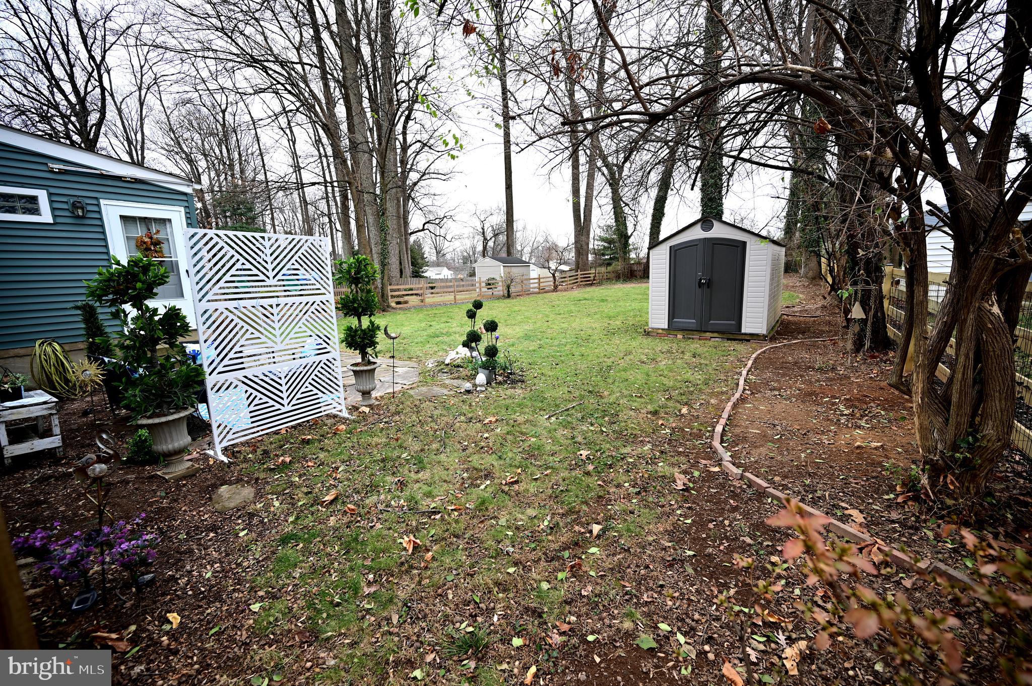 10833 WARWICK AVENUE