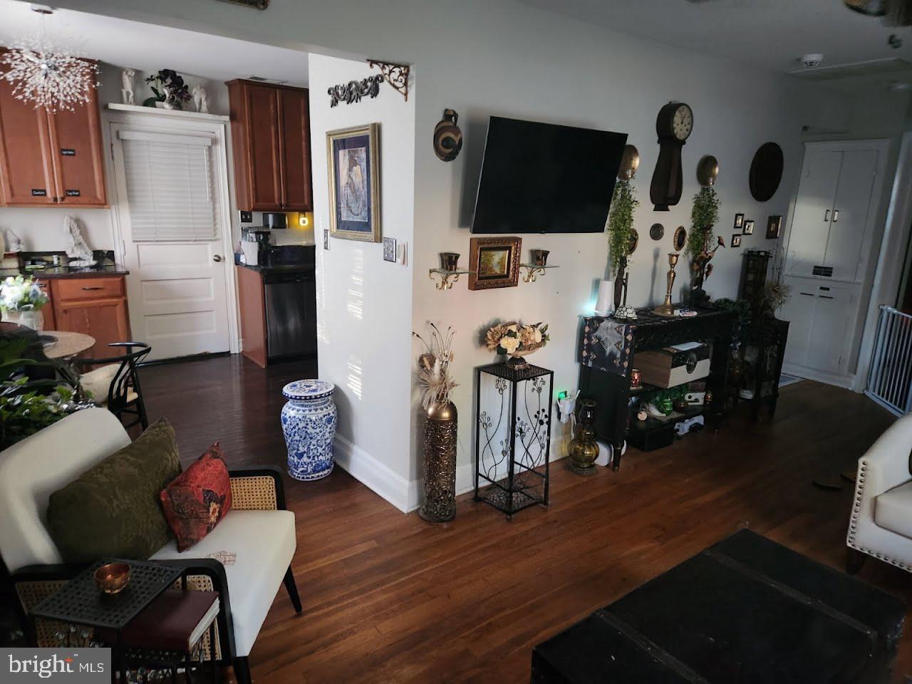 10833 WARWICK AVENUE