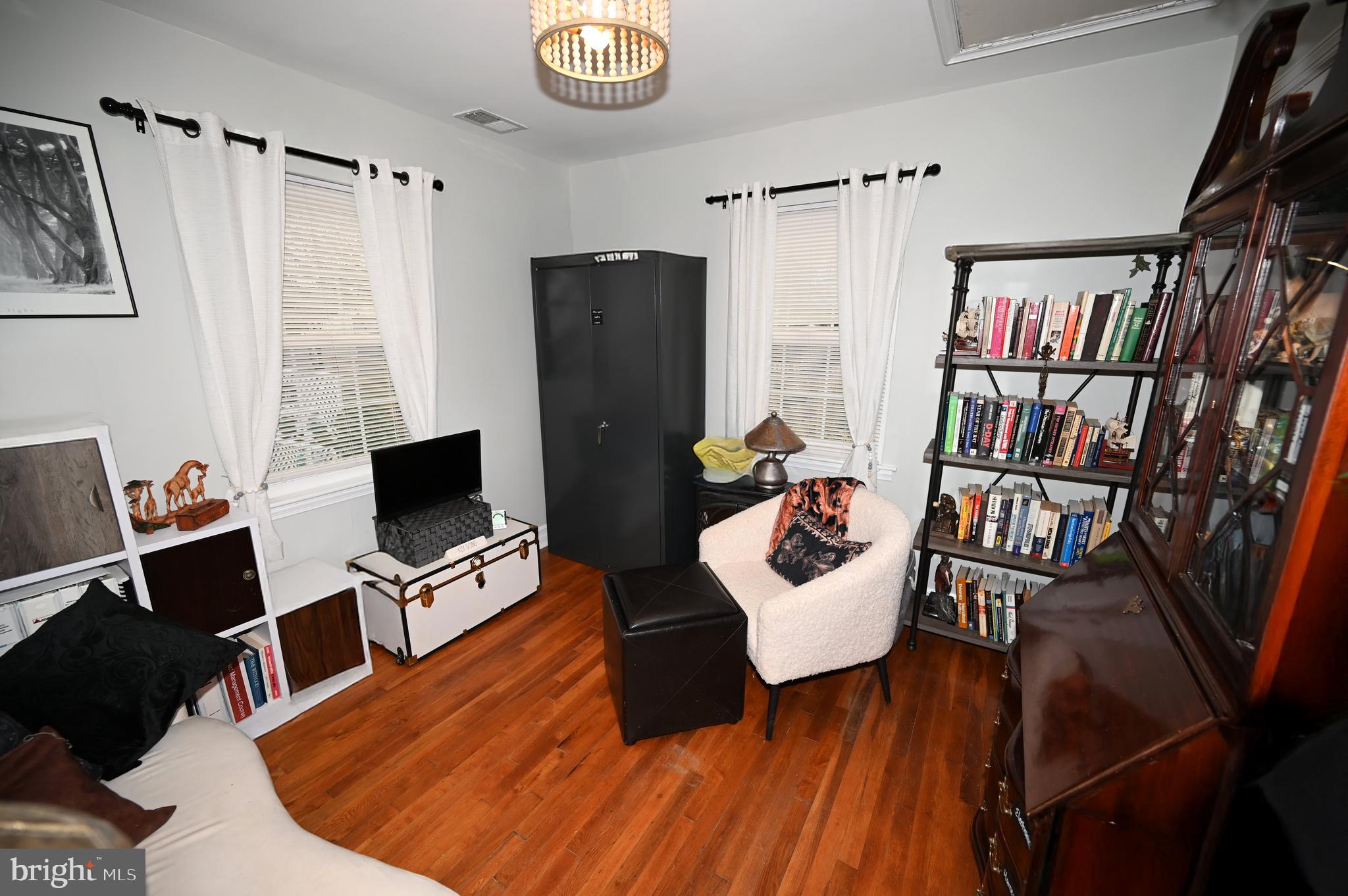 FAIRFAX WOODS - Residential