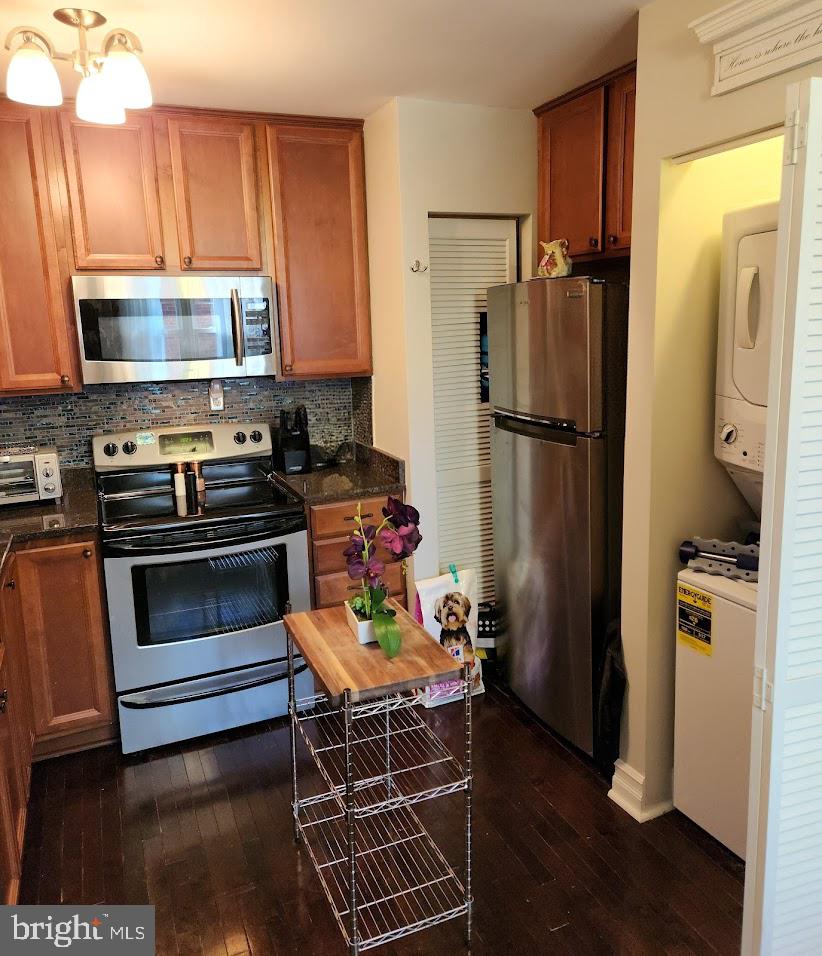 FAIRFAX WOODS - Residential