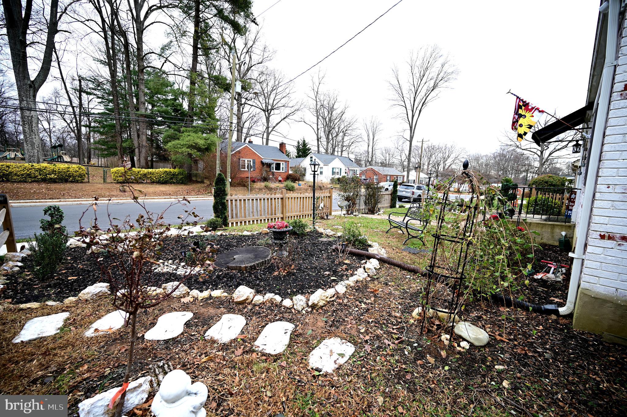 10833 WARWICK AVENUE