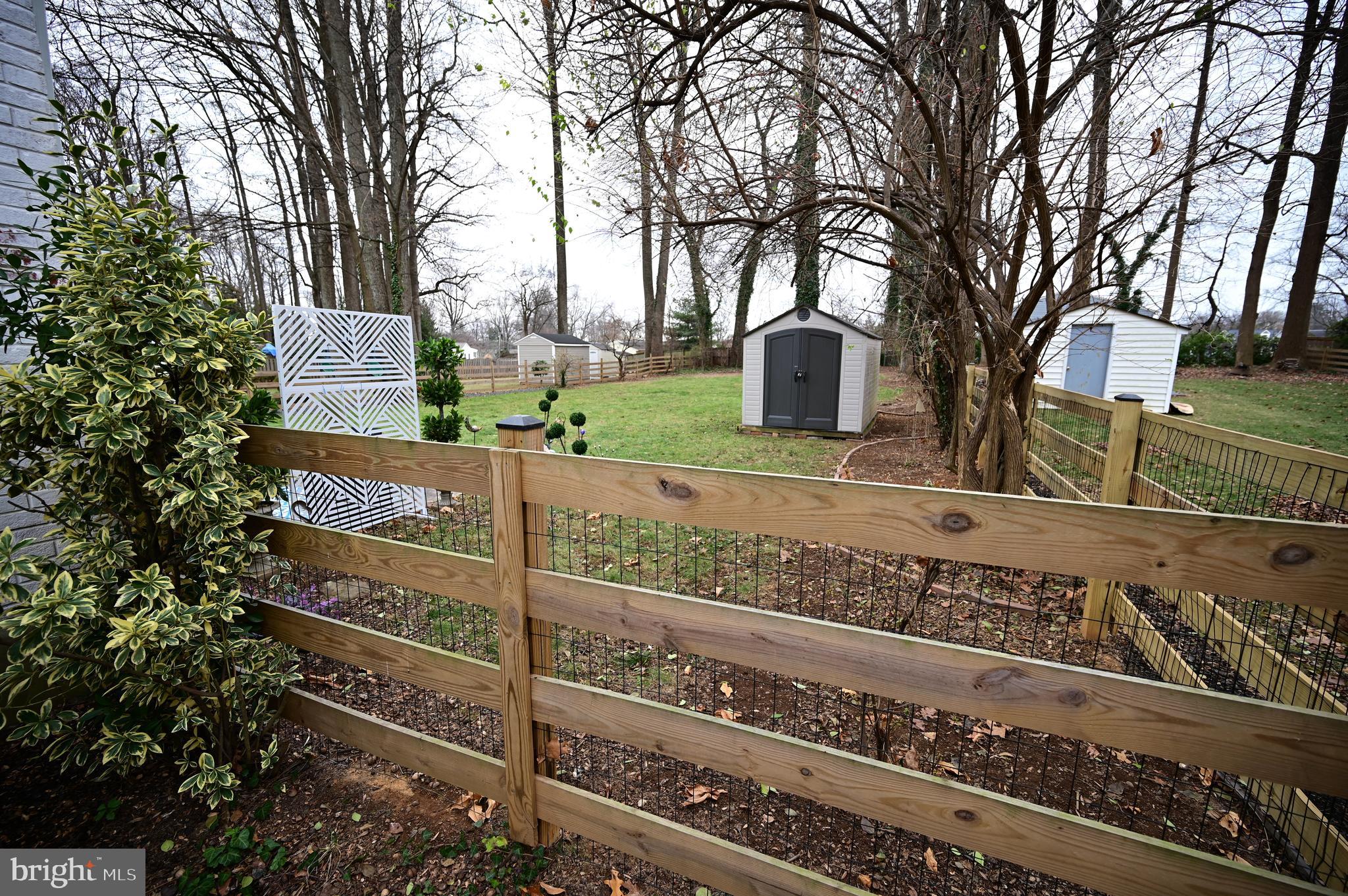 10833 WARWICK AVENUE