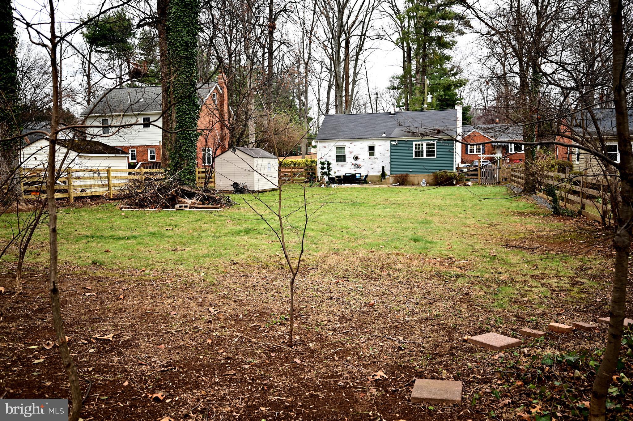 FAIRFAX WOODS - Residential