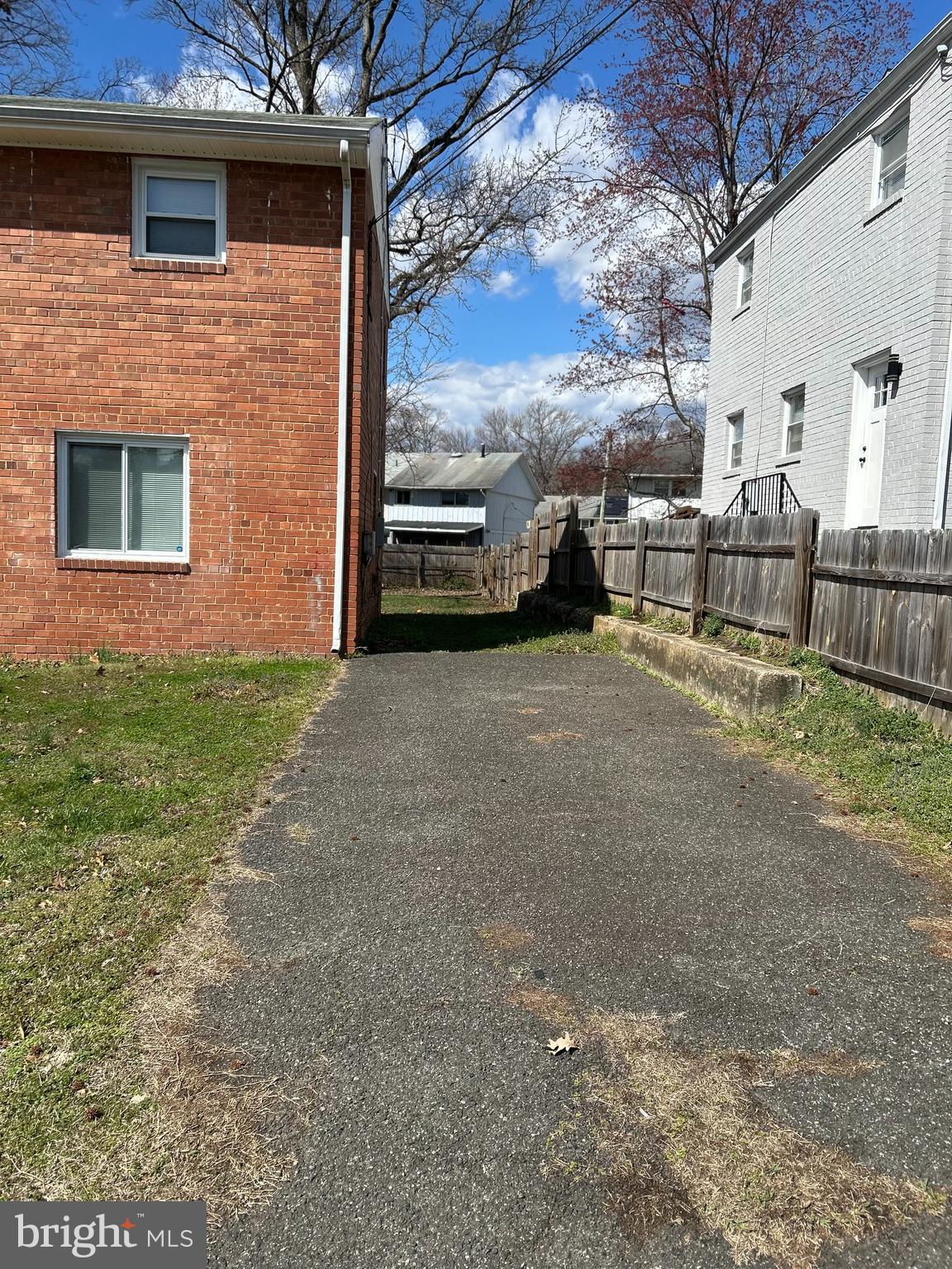 MORELAND GARDENS - Residential Lease