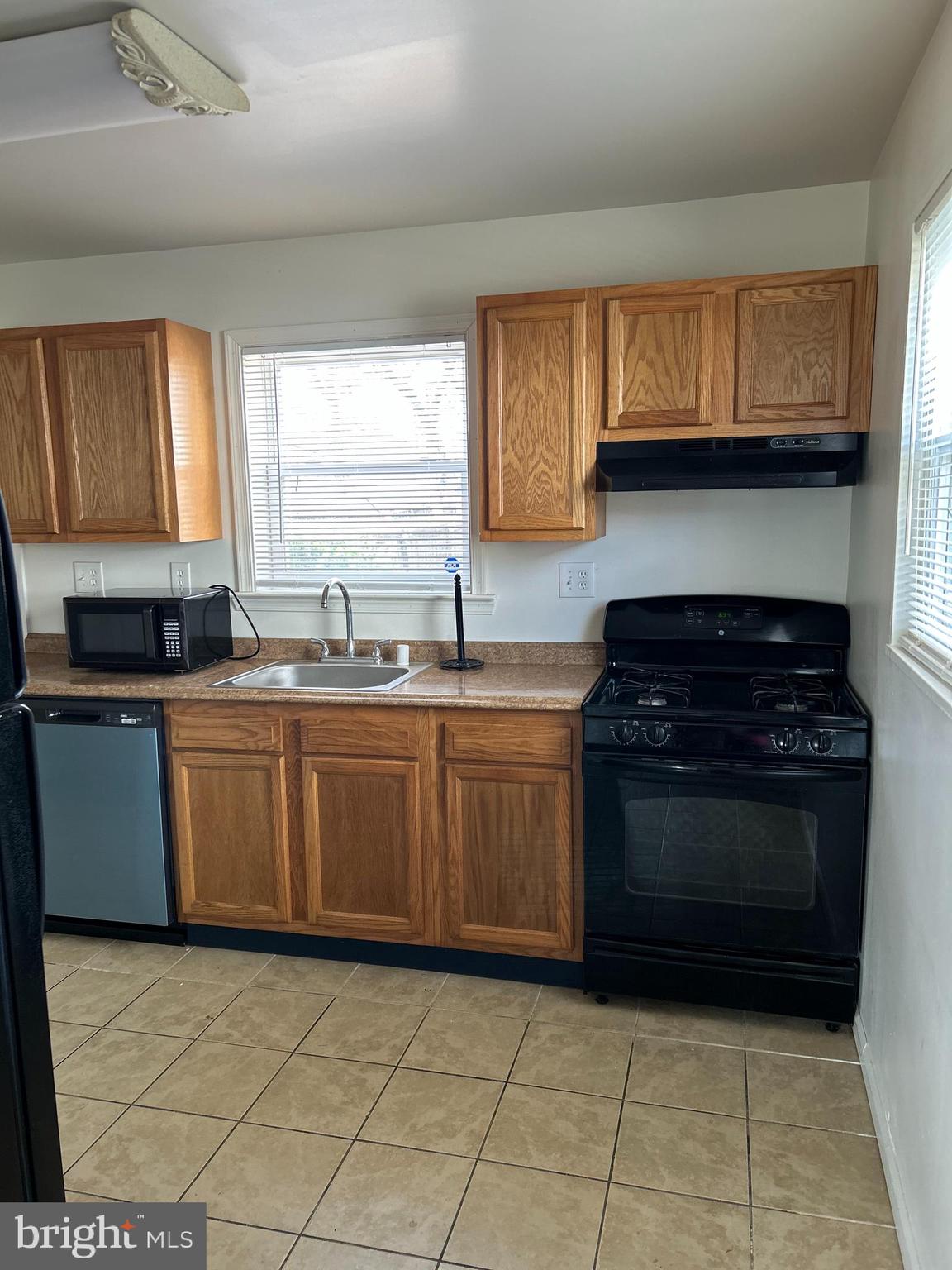 MORELAND GARDENS - Residential Lease