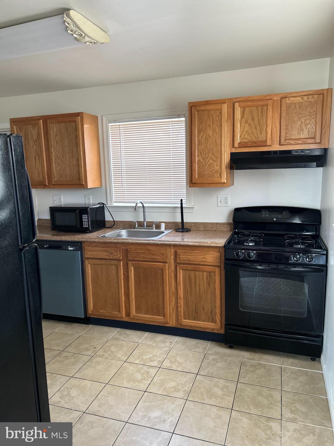 MORELAND GARDENS - Residential Lease