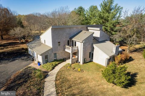 Photo of 6 Creekside, IVYLAND, PA 18974 (MLS # PABU2113980)