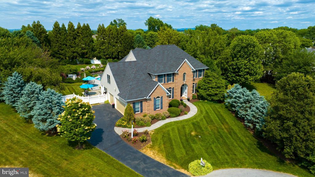 Photo of 7 CHUKAR CT, LANCASTER, PA 17602 (MLS # PALA2035980)