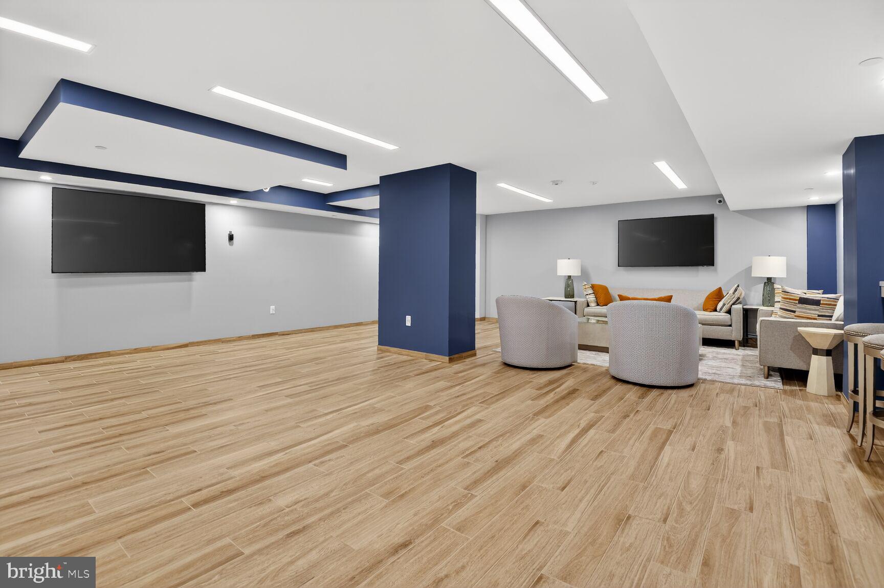 ENCORE OF MCLEAN - Residential