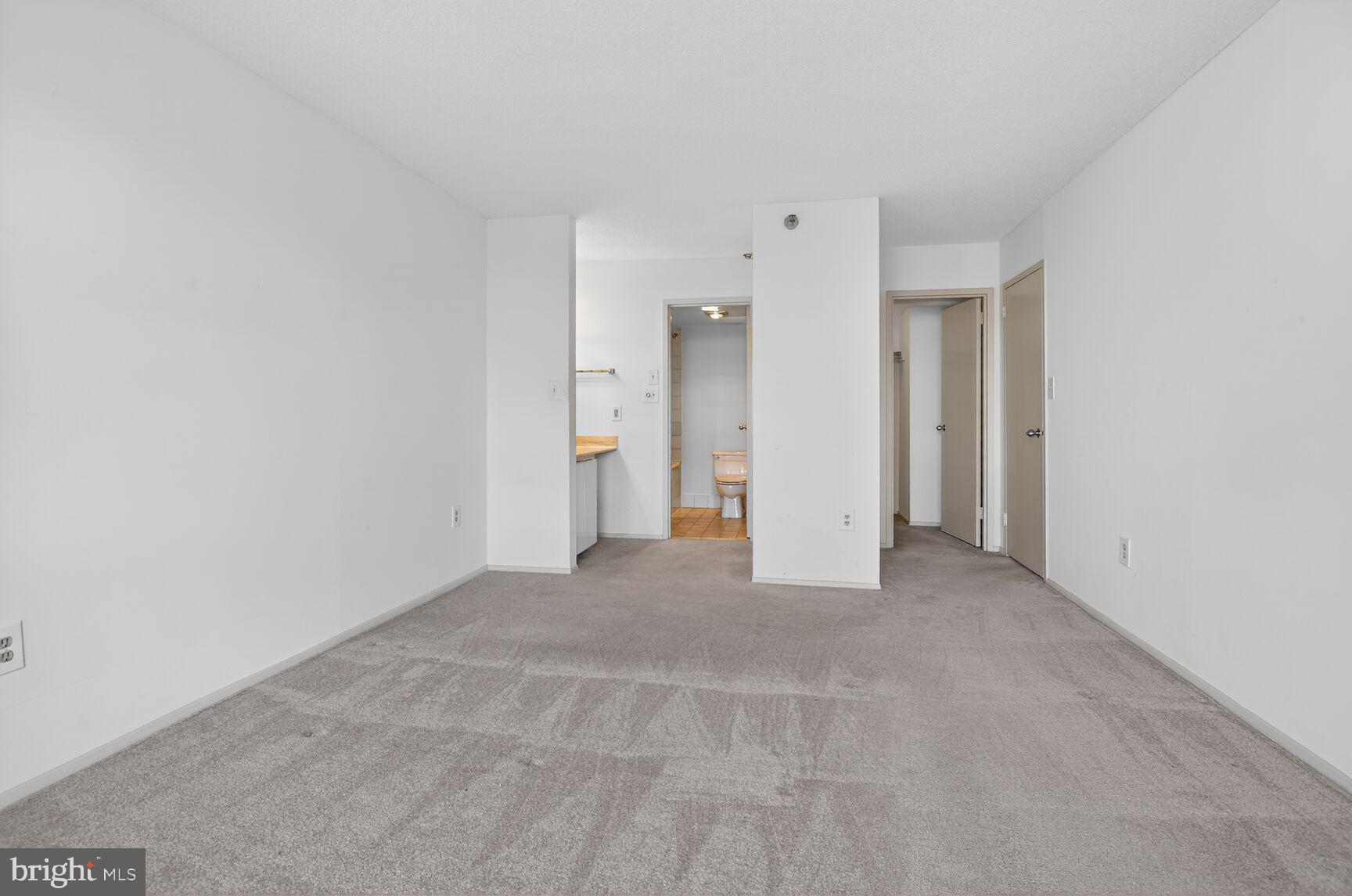 ENCORE OF MCLEAN - Residential