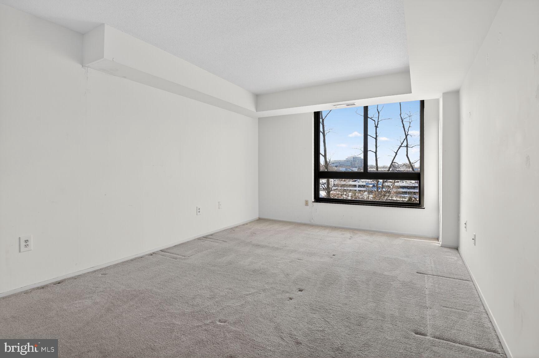 ENCORE OF MCLEAN - Residential