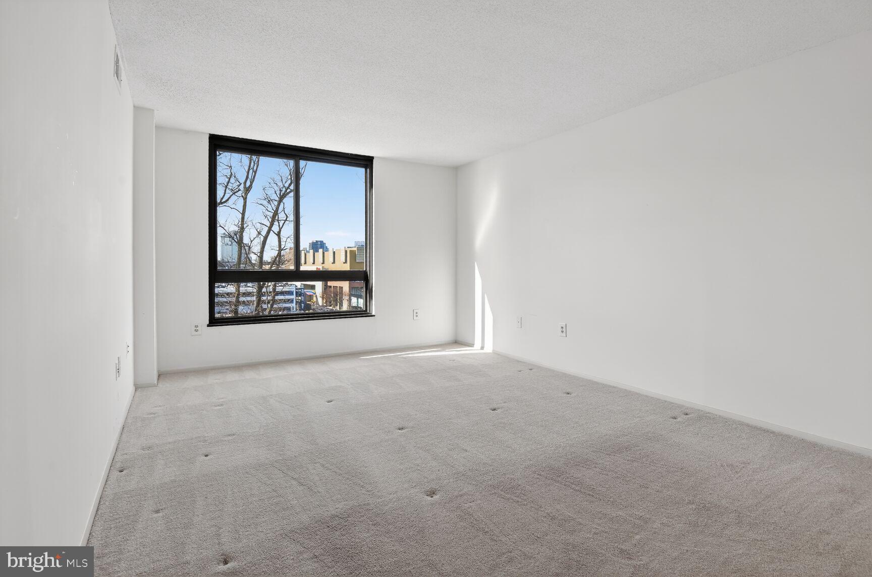 ENCORE OF MCLEAN - Residential