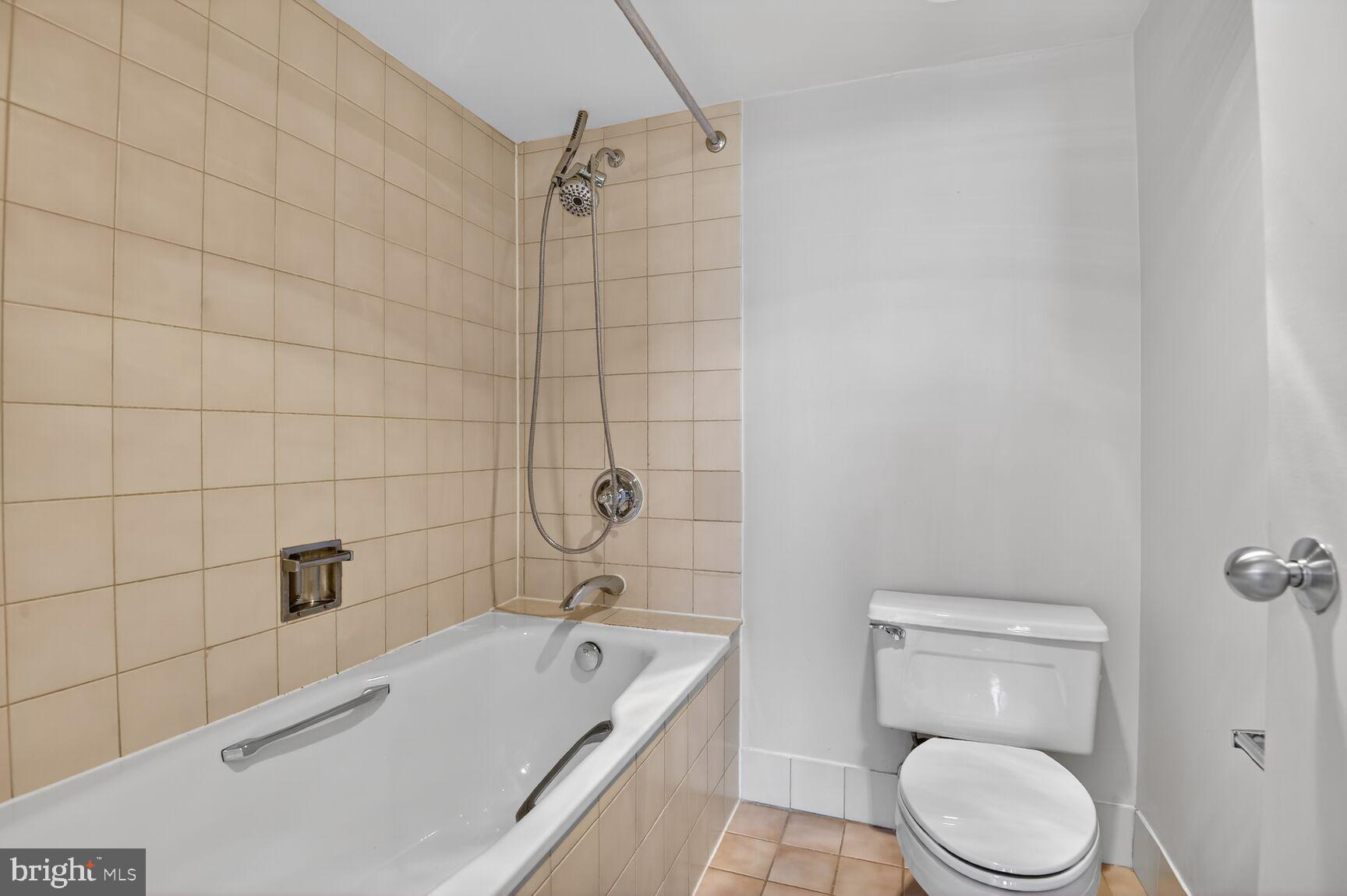 ENCORE OF MCLEAN - Residential