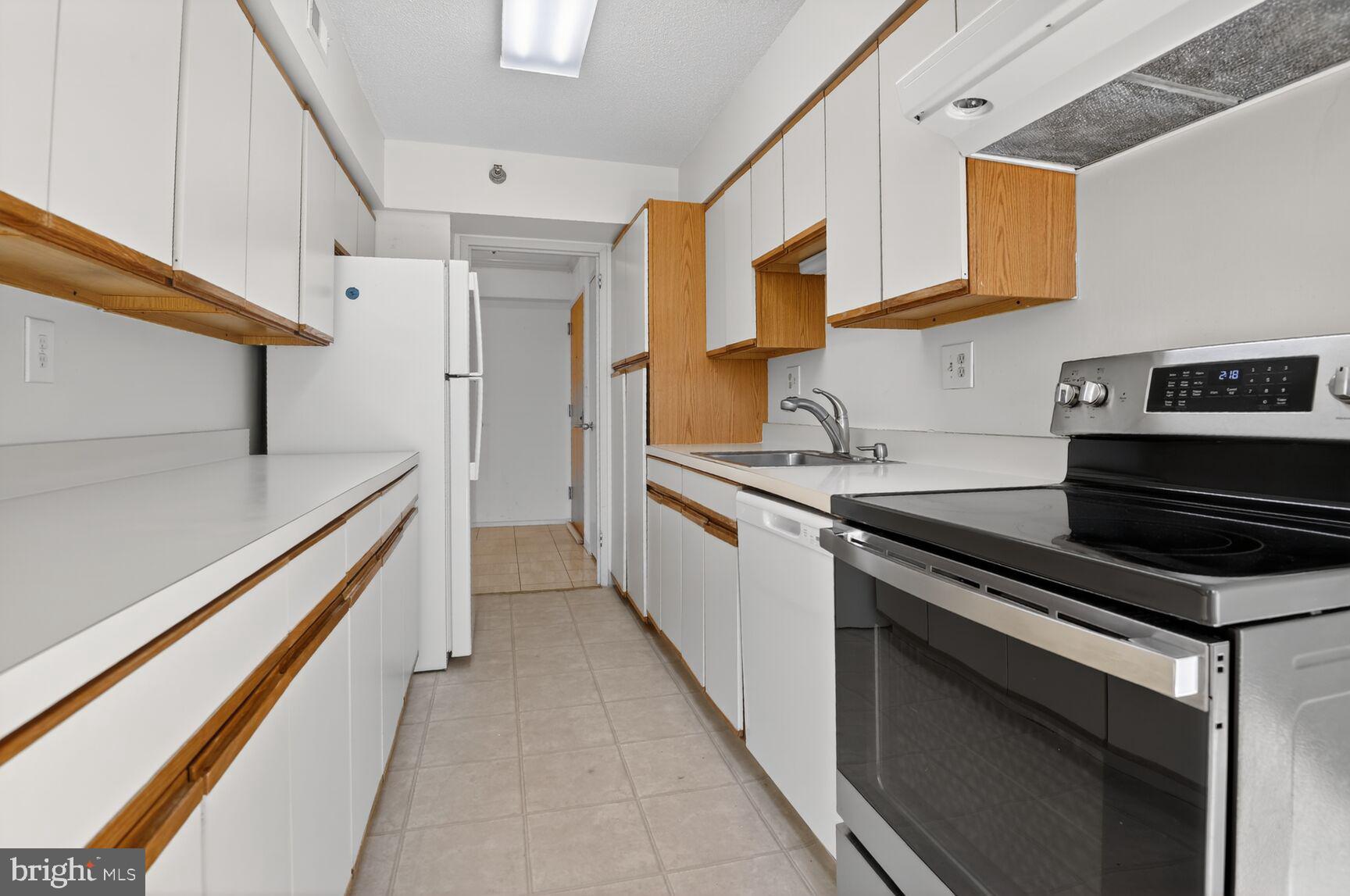 ENCORE OF MCLEAN - Residential