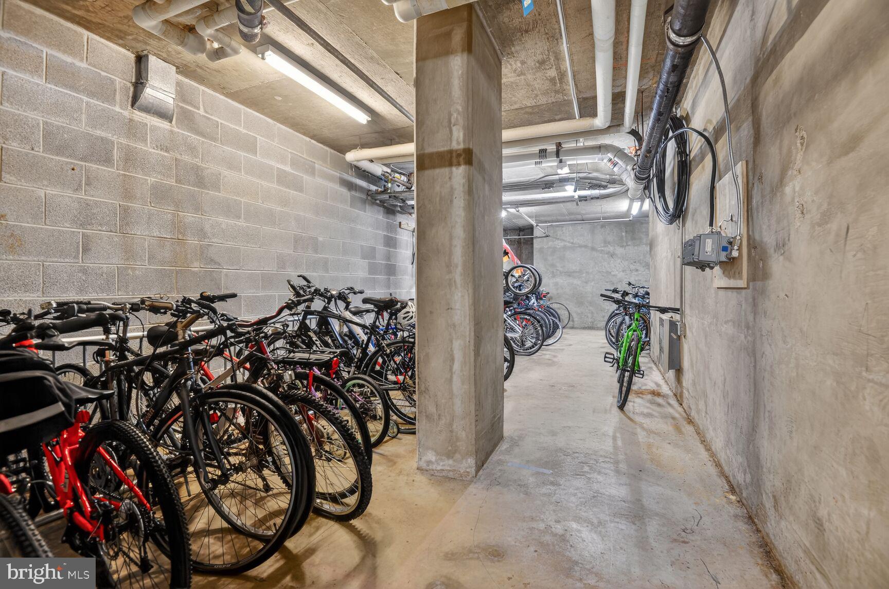 ENCORE OF MCLEAN - Residential