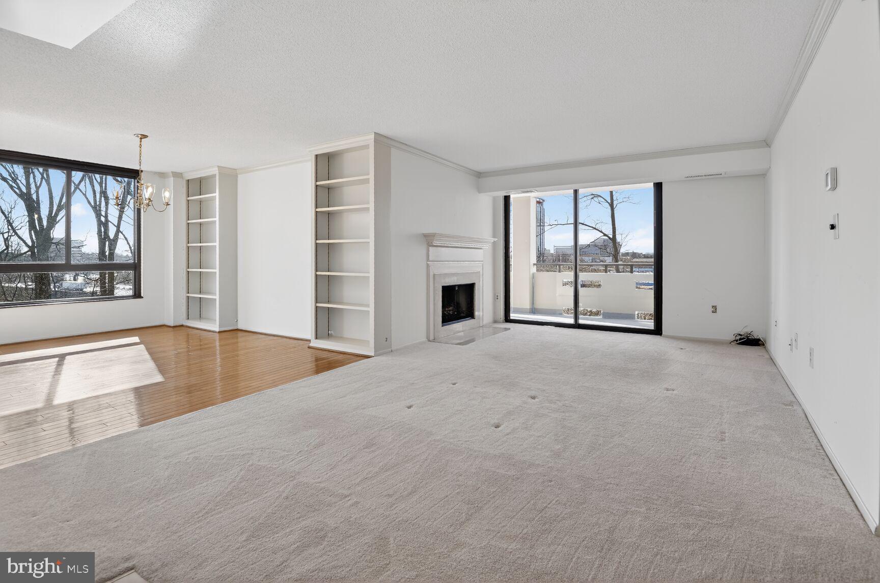 ENCORE OF MCLEAN - Residential