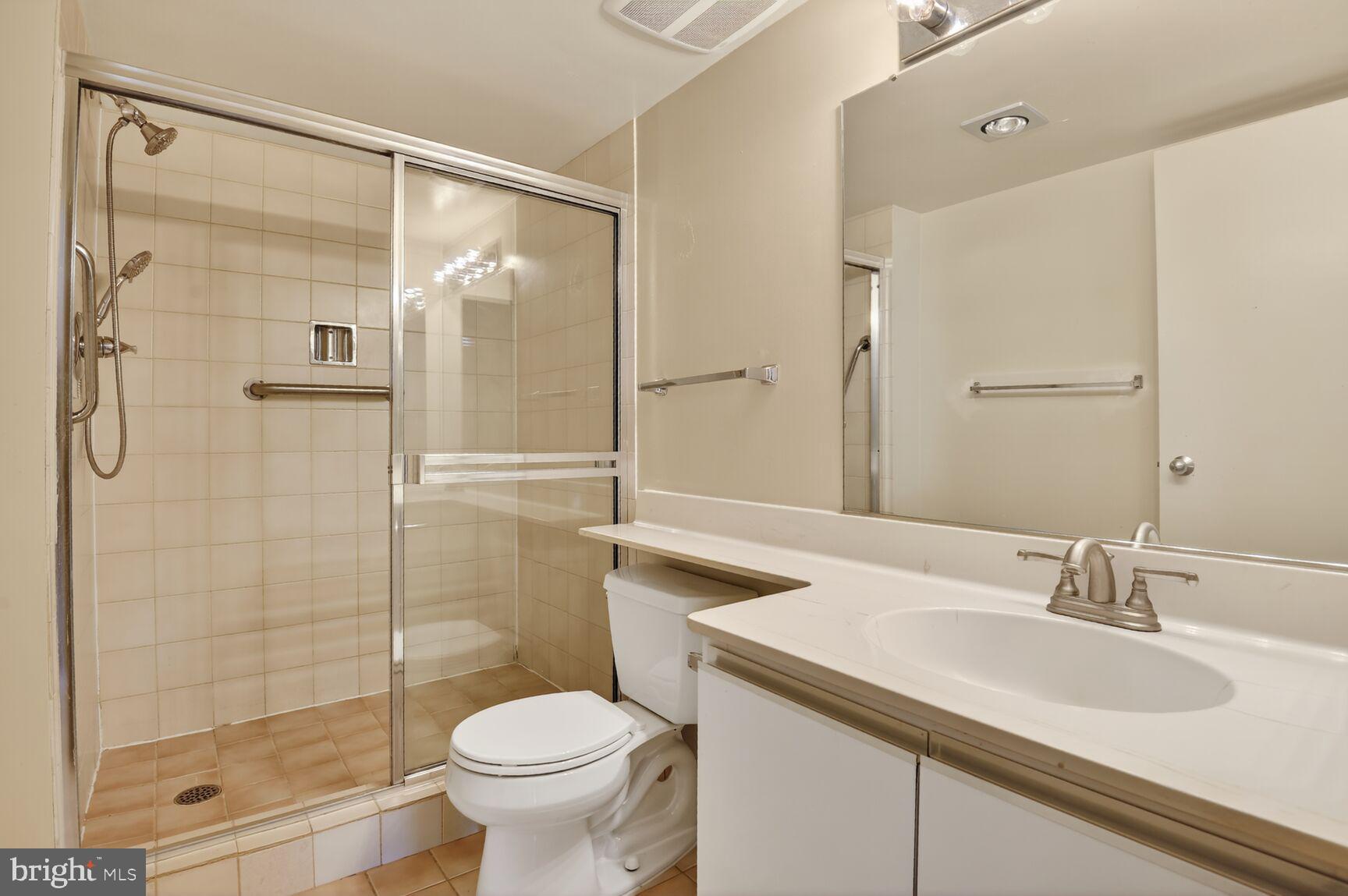 ENCORE OF MCLEAN - Residential