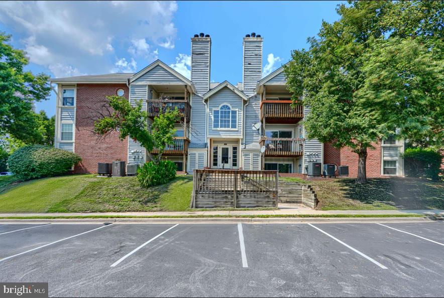 DON'T MISS THIS SPACIOUS 2 bed 2 bath penthouse in Cromwell Fountain. Cathedral ceilings in the open-planned living/dining/kitchen area give a sense of space that must be seen to be felt! Living room features a wood-burning fireplace for those cold winter nights. Primary suite has newly-installed walk-in tile shower. New LVP flooring in kitchen, dining room, & foyer. New S/S appliances and new quartz breakfast bar w/ pass-through into living room. Beautiful view from the spacious balcony. Community pool right around the corner! THIS ONE WON'T LAST LONG!